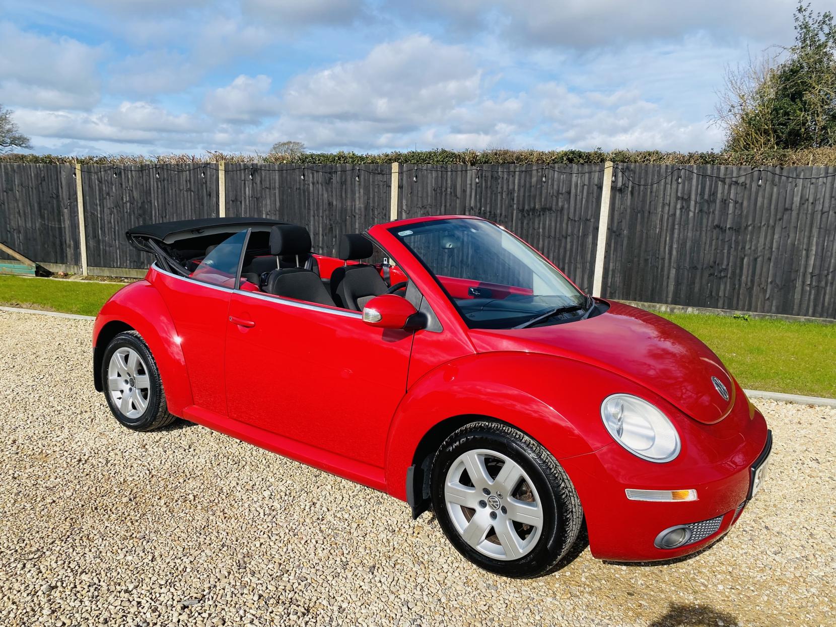 Volkswagen Beetle 1.4 16V Luna Cabriolet 2dr Petrol Manual Euro 4 (75 ps)