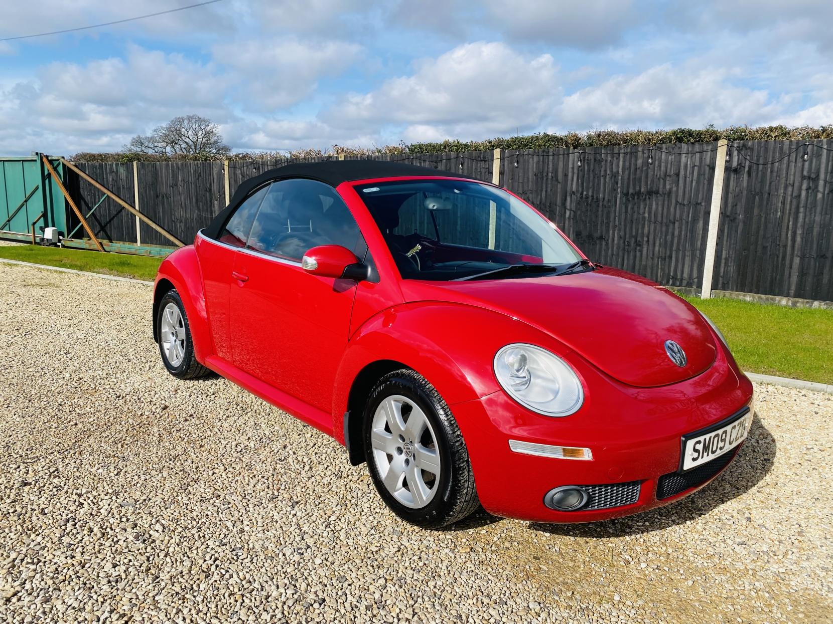 Volkswagen Beetle 1.4 16V Luna Cabriolet 2dr Petrol Manual Euro 4 (75 ps)