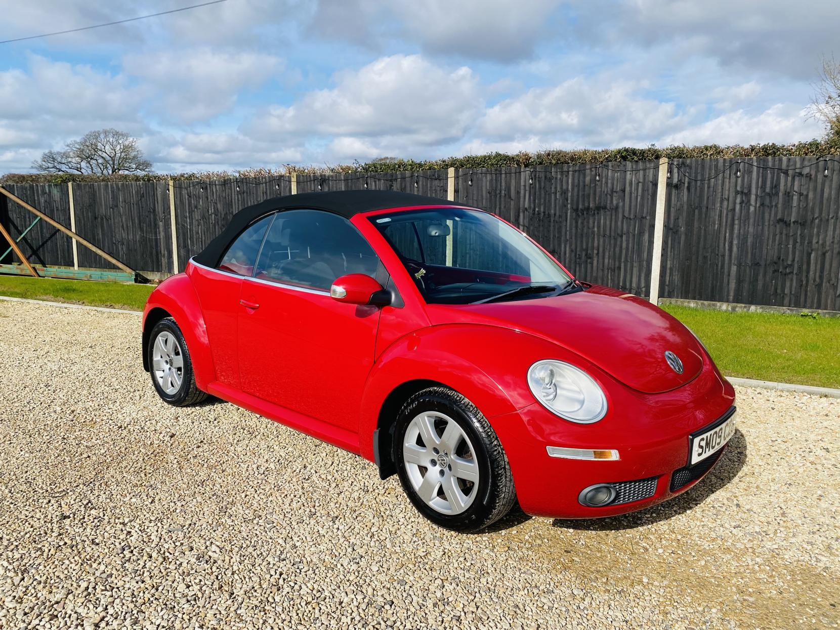 Volkswagen Beetle 1.4 16V Luna Cabriolet 2dr Petrol Manual Euro 4 (75 ps)