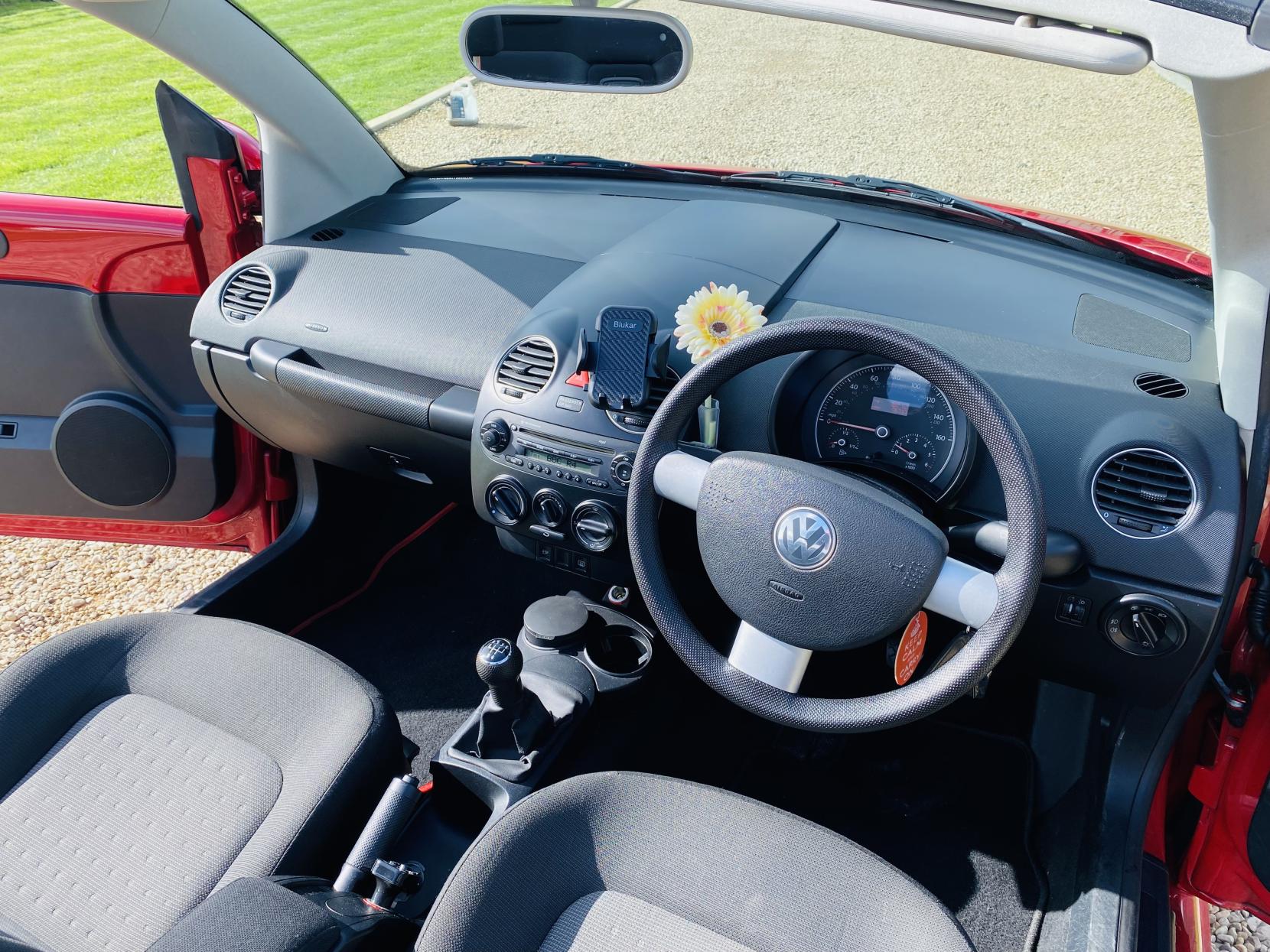 Volkswagen Beetle 1.4 16V Luna Cabriolet 2dr Petrol Manual Euro 4 (75 ps)