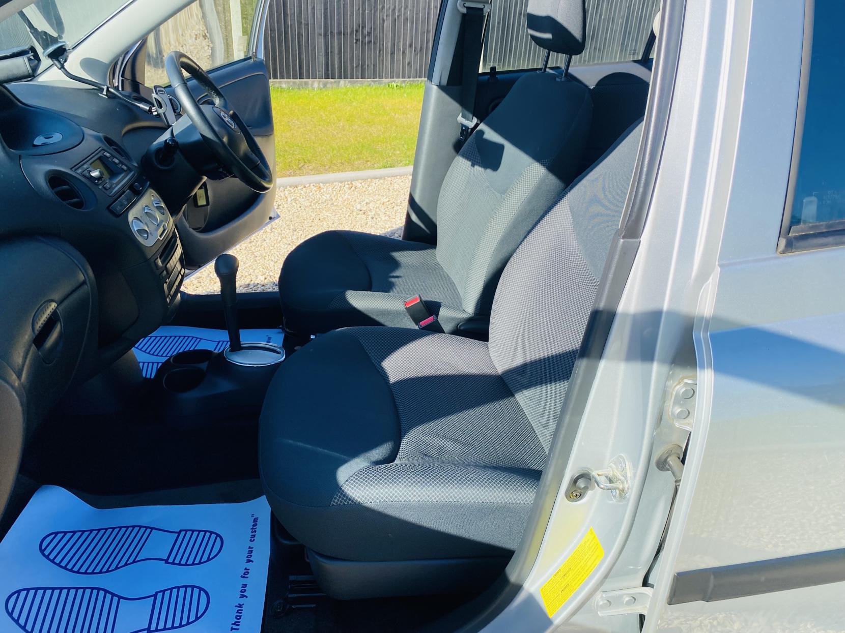 Toyota Yaris 1.3 VVT-i T Spirit Hatchback 5dr Petrol Automatic (150 g/km, 85 bhp)