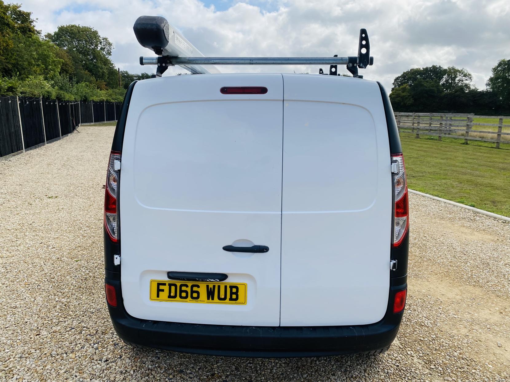 Renault Kangoo Maxi 1.5 dCi LL21 Business Panel Van 6dr Diesel Manual L3 H1 Euro 5 (90 ps)