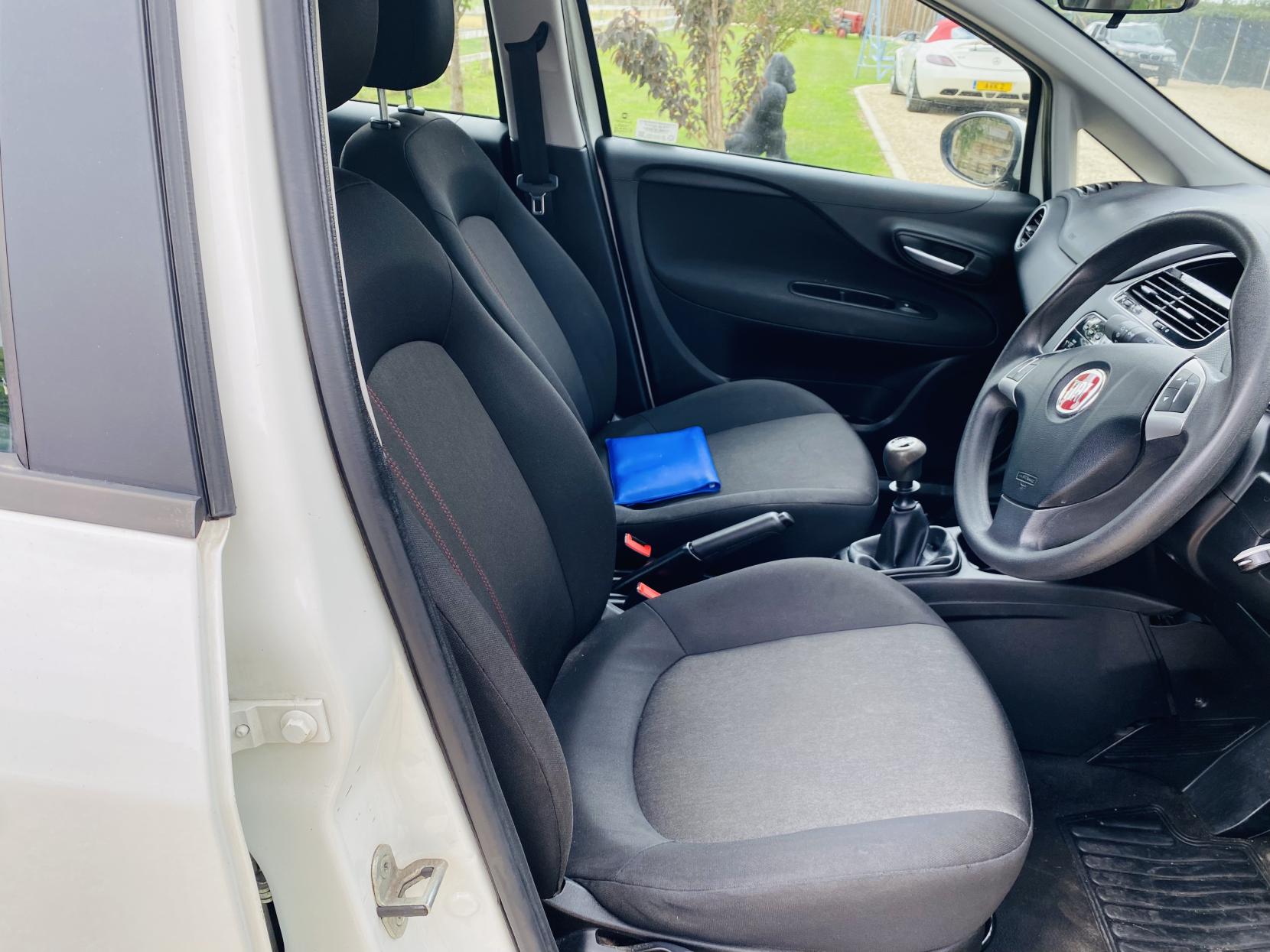Fiat Punto 1.2 Pop Hatchback 5dr Petrol Euro 6 (69 bhp)