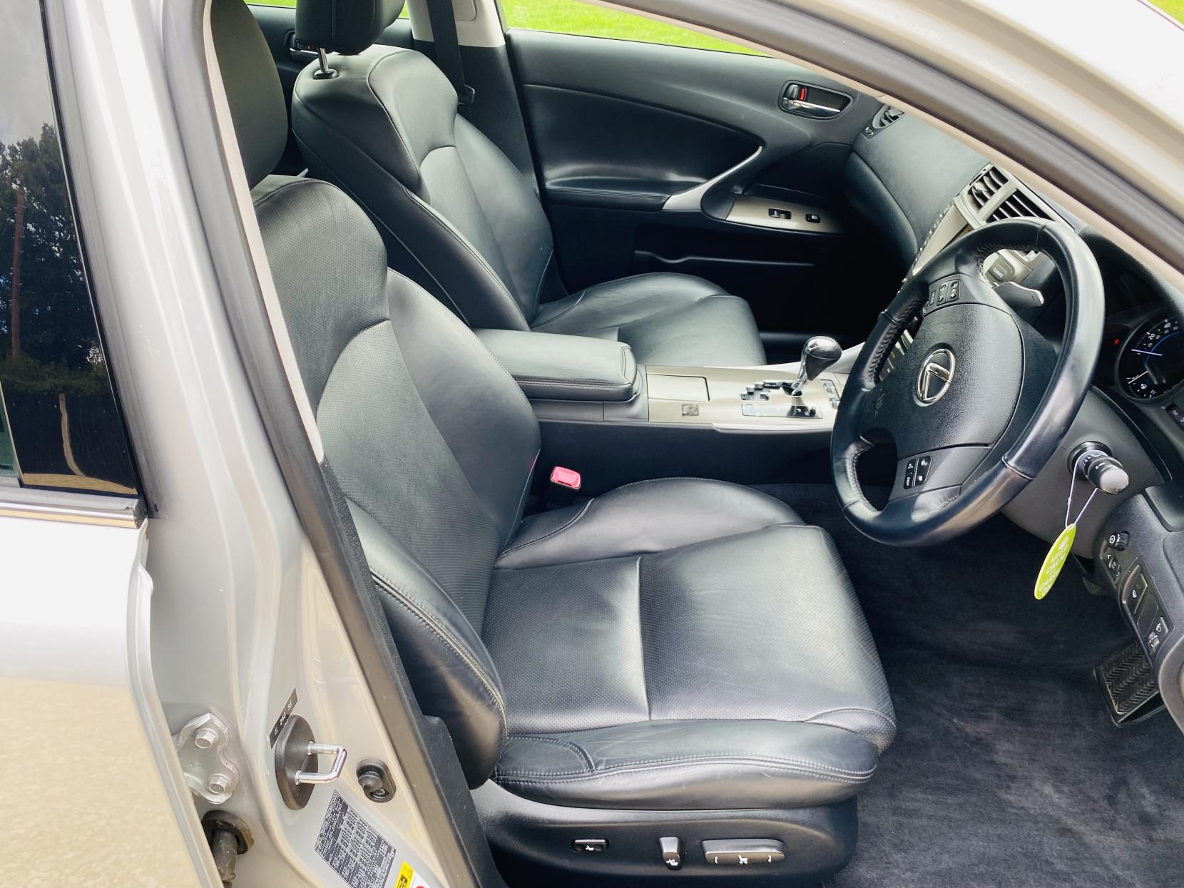 Lexus IS 2.5 250 SE Saloon 4dr Petrol Automatic (214 g/km, 204 bhp)