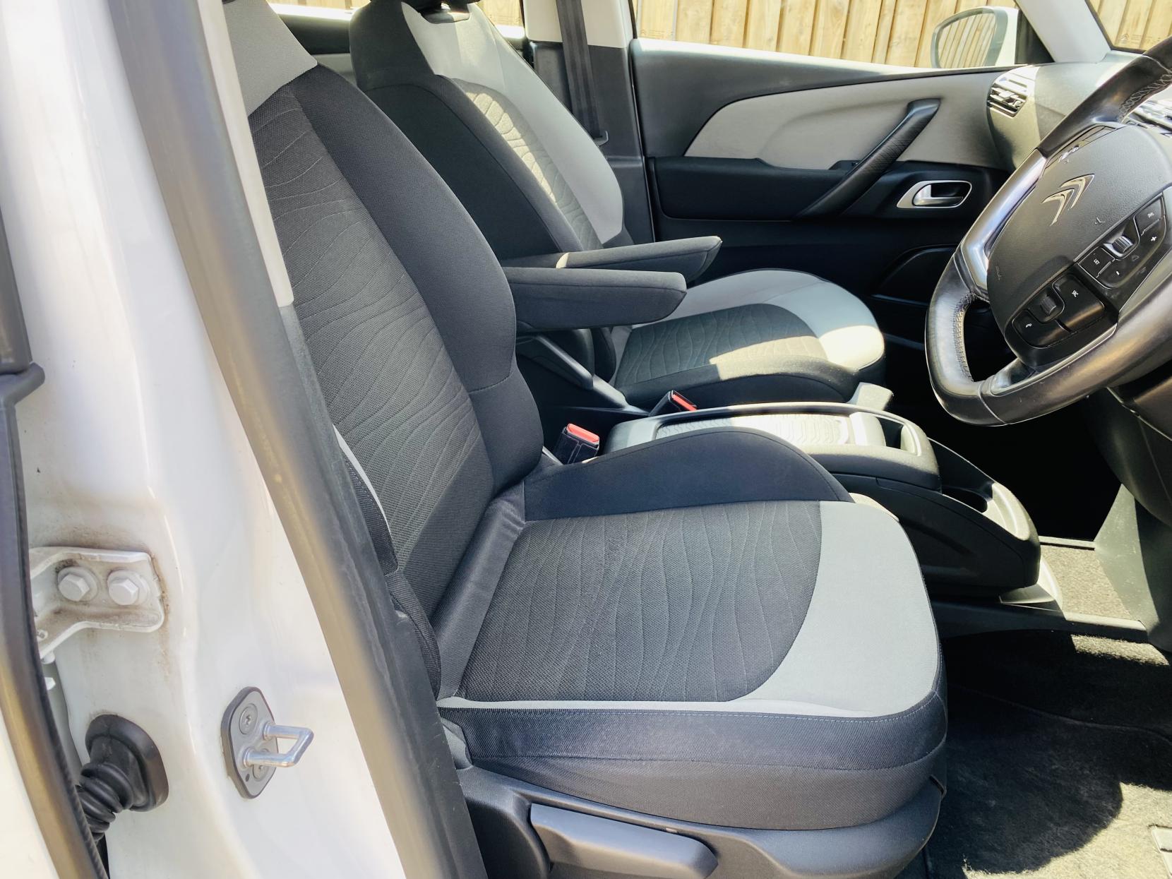 Citroen C4 Picasso 1.6 e-HDi Airdream Exclusive MPV 5dr Diesel ETG6 Euro 5 (s/s) (115 ps)