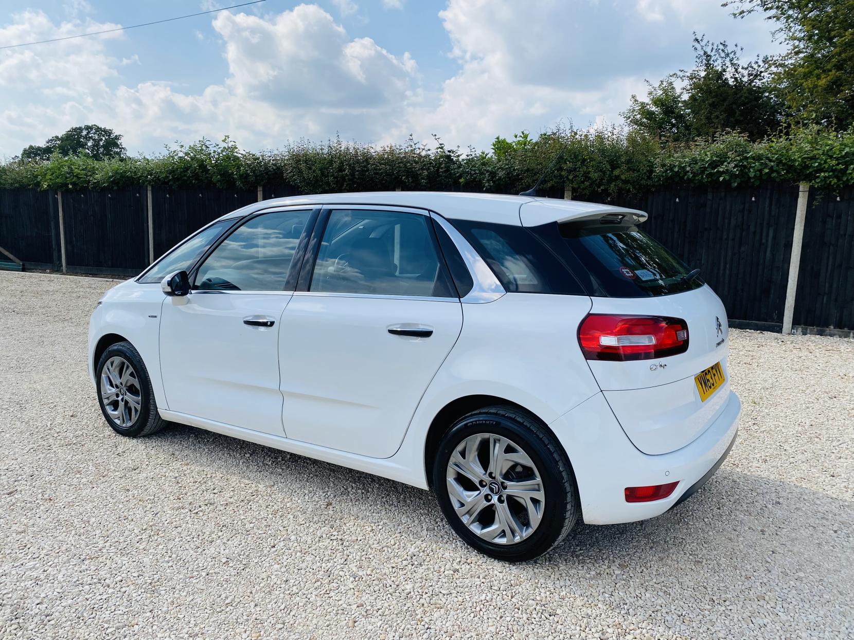 Citroen C4 Picasso 1.6 e-HDi Airdream Exclusive MPV 5dr Diesel ETG6 Euro 5 (s/s) (115 ps)