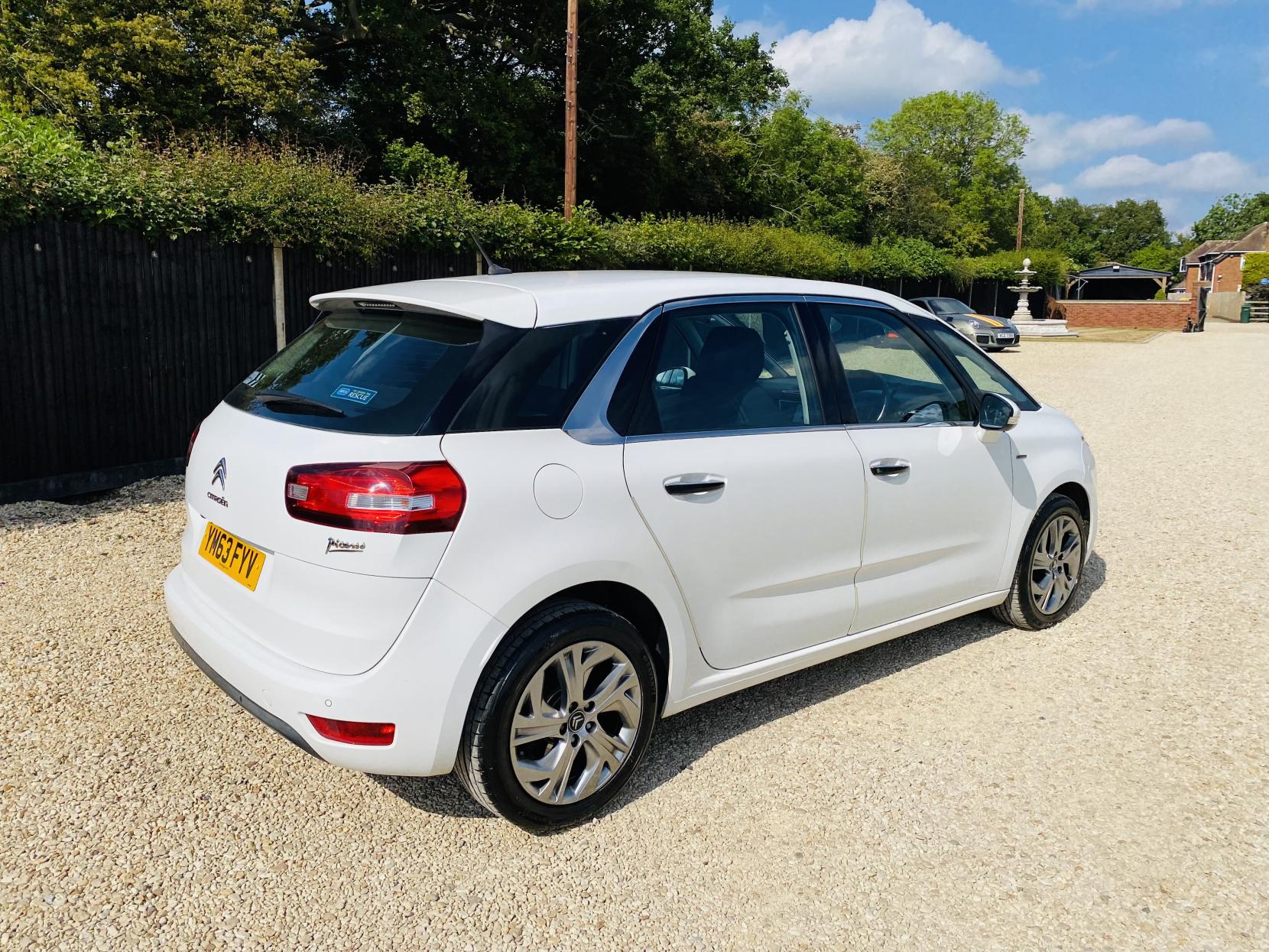 Citroen C4 Picasso 1.6 e-HDi Airdream Exclusive MPV 5dr Diesel ETG6 Euro 5 (s/s) (115 ps)