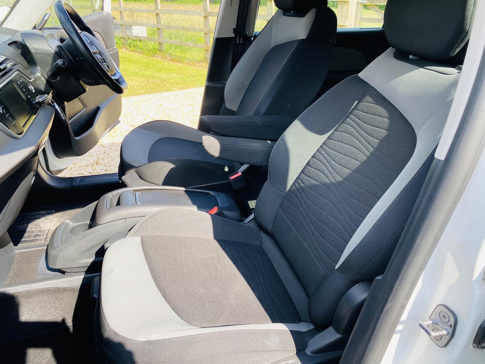 Citroen C4 Picasso 1.6 e-HDi Airdream Exclusive MPV 5dr Diesel ETG6 Euro 5 (s/s) (115 ps)