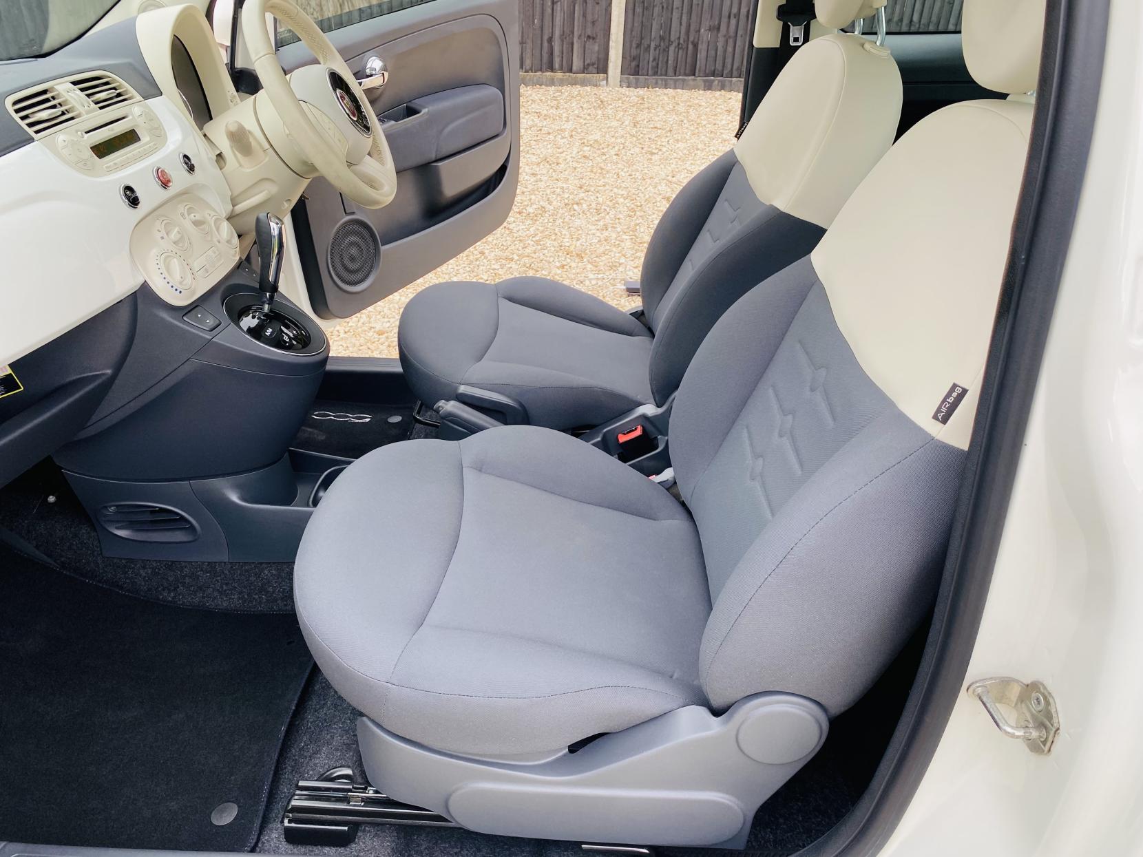 Fiat 500 1.2 Lounge Hatchback 3dr Petrol Dualogic Euro 4 (69 bhp)