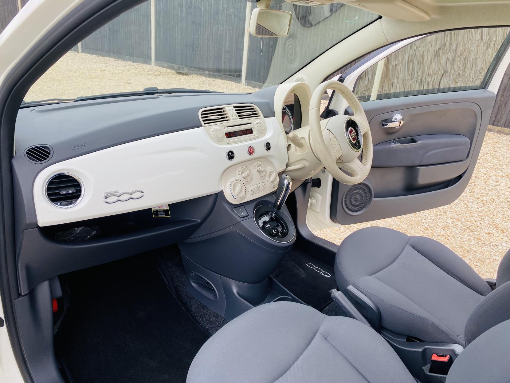Fiat 500 1.2 Lounge Hatchback 3dr Petrol Dualogic Euro 4 (69 bhp)