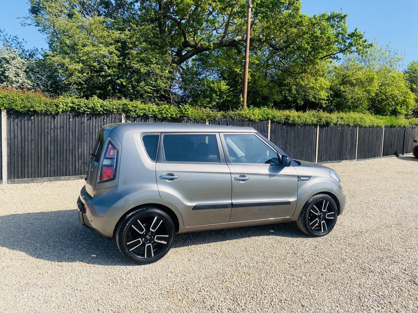 Kia Soul 1.6 CRDi Tempest SUV 5dr Diesel Auto Euro 4 (126 bhp)