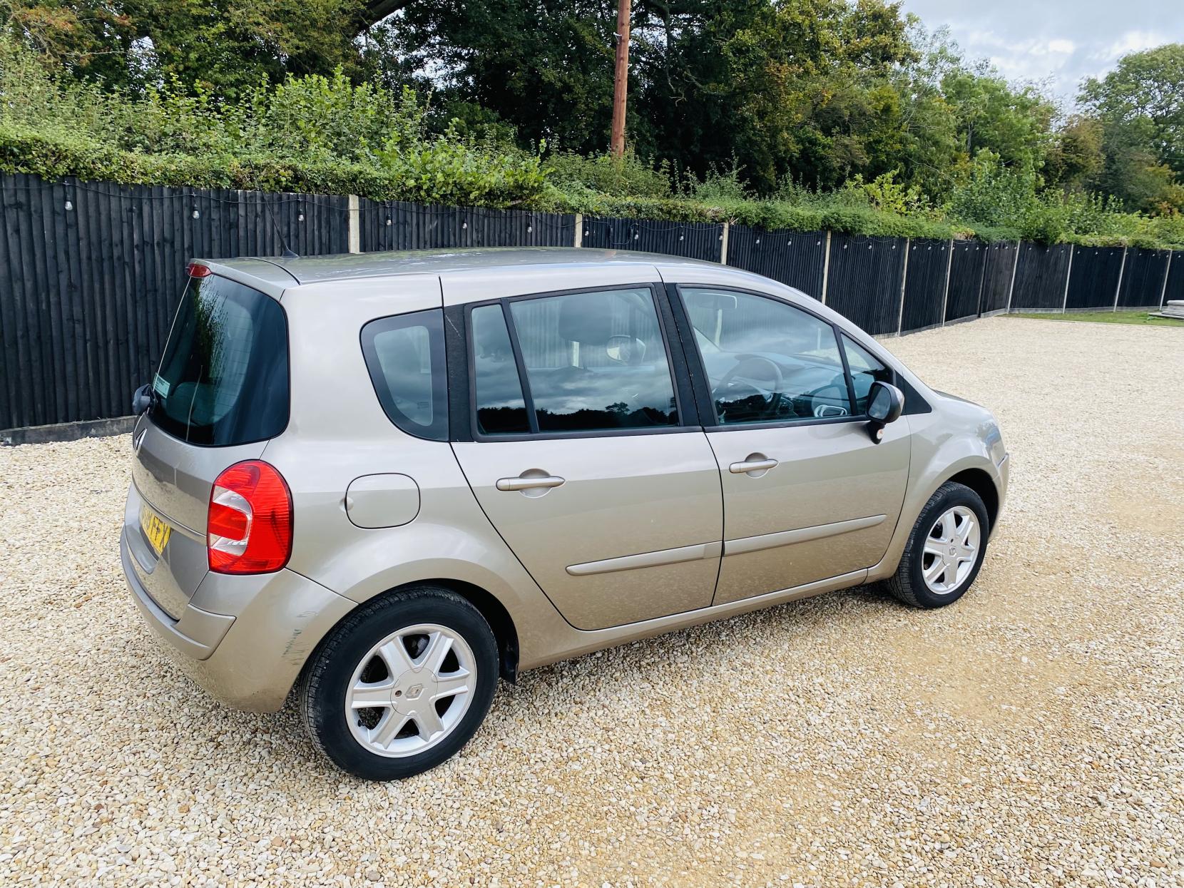 Renault Grand Modus 1.6 VVT Dynamique MPV 5dr Petrol Auto Euro 4 (111 ps)