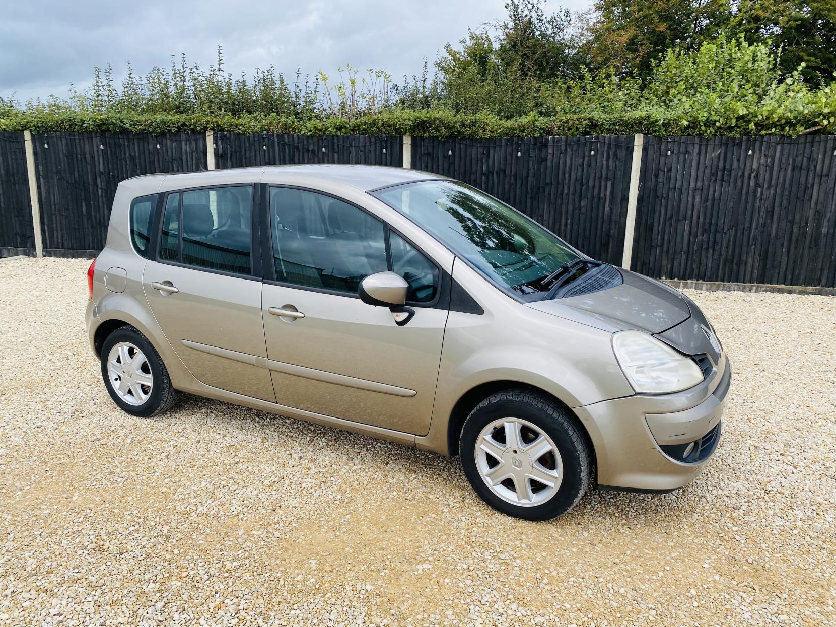 Renault Grand Modus 1.6 VVT Dynamique MPV 5dr Petrol Auto Euro 4 (111 ps)