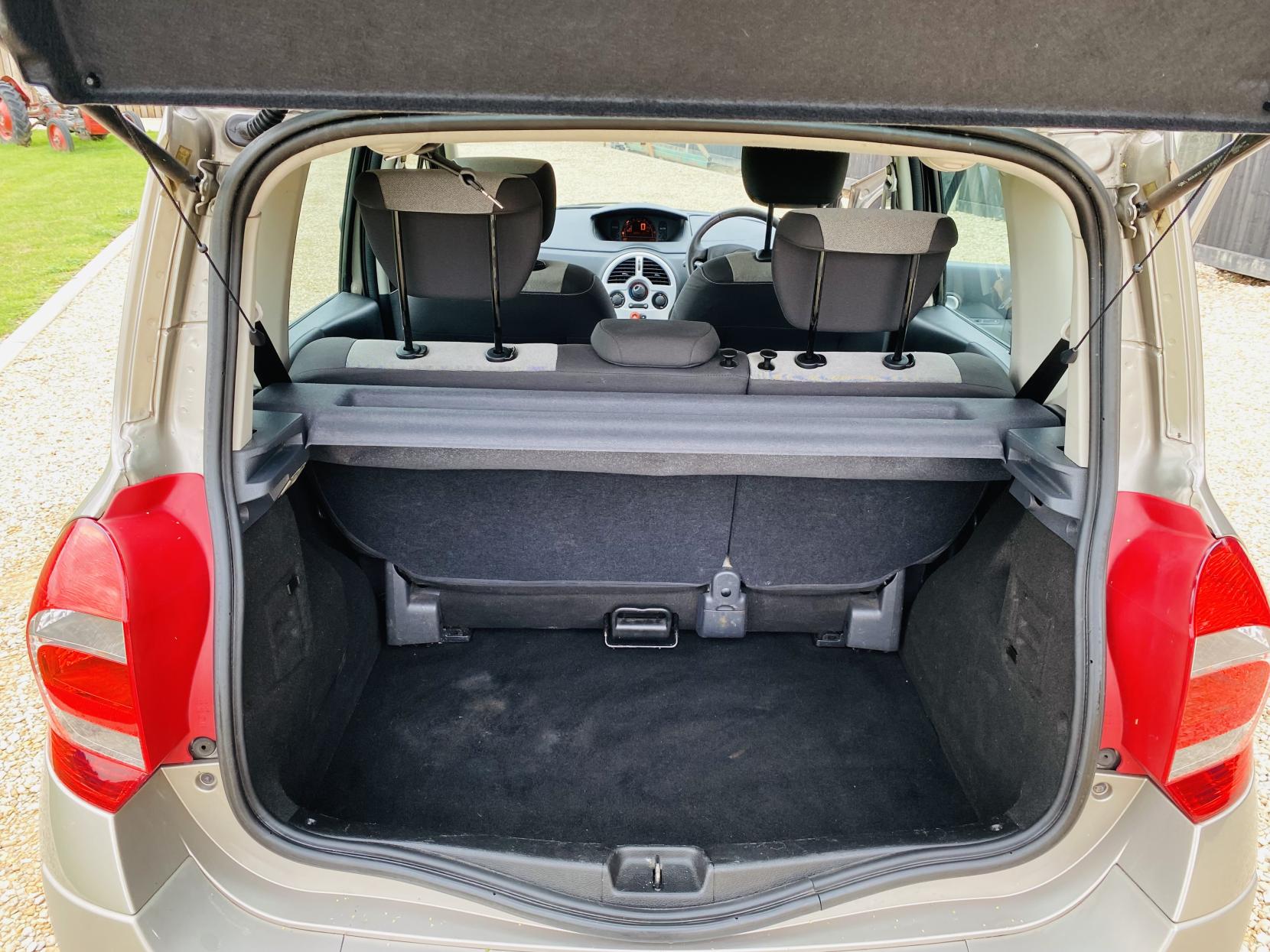 Renault Grand Modus 1.6 VVT Dynamique MPV 5dr Petrol Auto Euro 4 (111 ps)