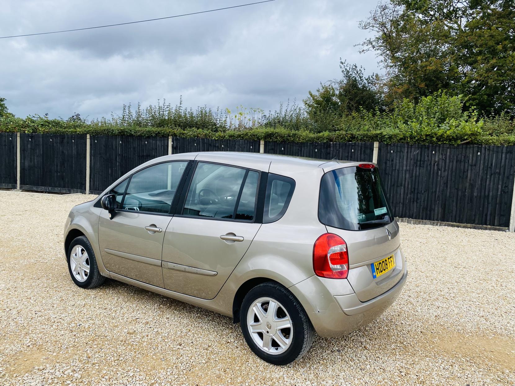 Renault Grand Modus 1.6 VVT Dynamique MPV 5dr Petrol Auto Euro 4 (111 ps)