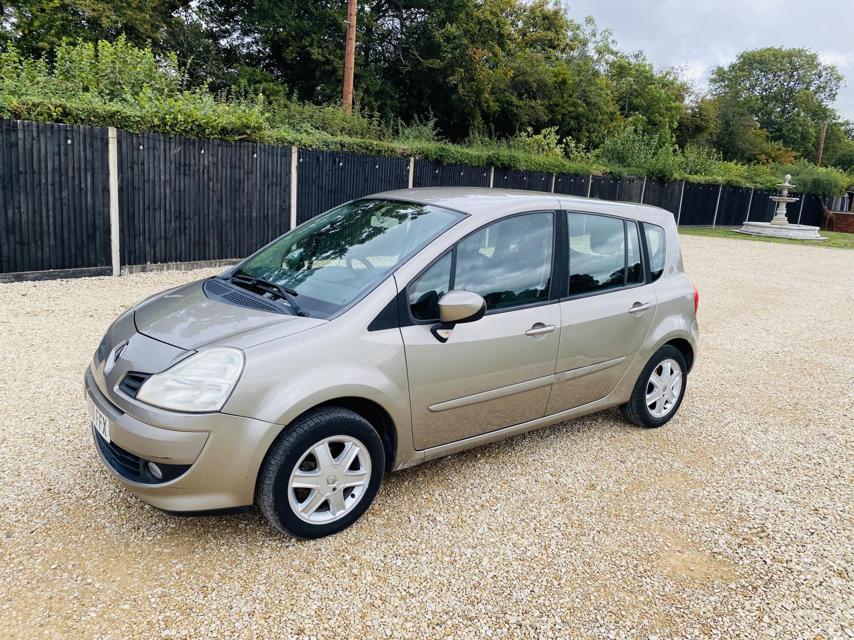Renault Grand Modus 1.6 VVT Dynamique MPV 5dr Petrol Auto Euro 4 (111 ps)