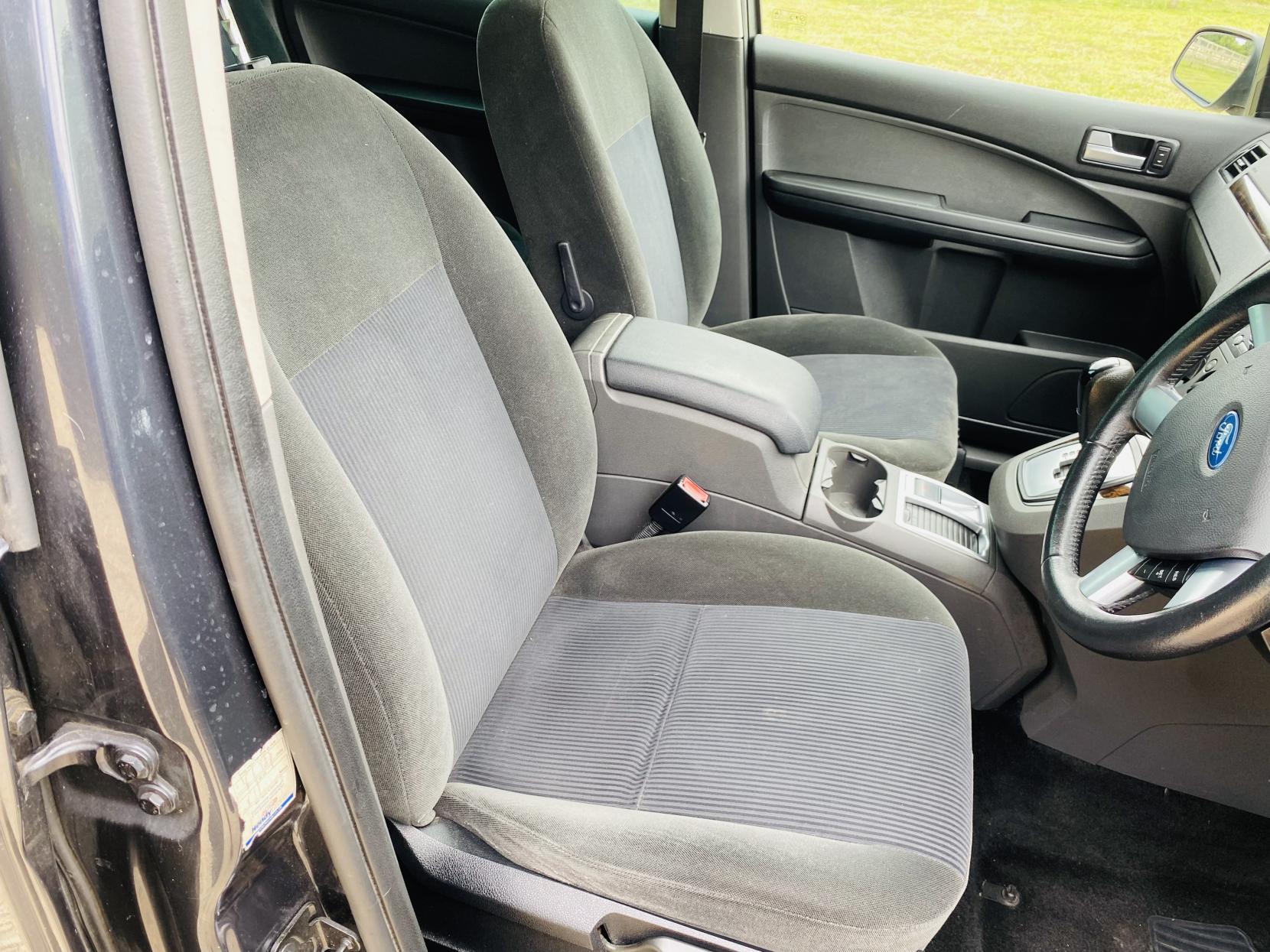 Ford Focus C-Max 2.0 Ghia MPV 5dr Petrol Automatic (194 g/km, 143 bhp)