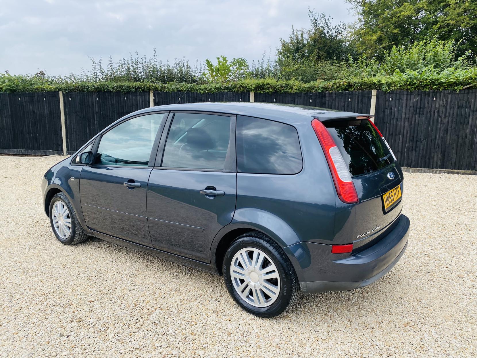 Ford Focus C-Max 2.0 Ghia MPV 5dr Petrol Automatic (194 g/km, 143 bhp)