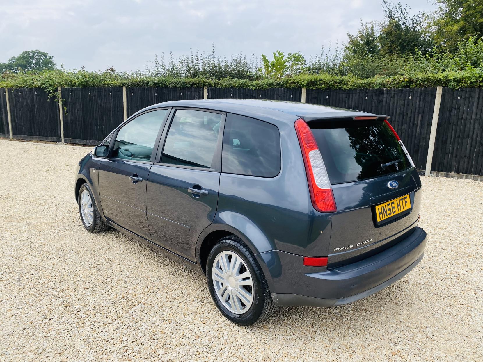 Ford Focus C-Max 2.0 Ghia MPV 5dr Petrol Automatic (194 g/km, 143 bhp)