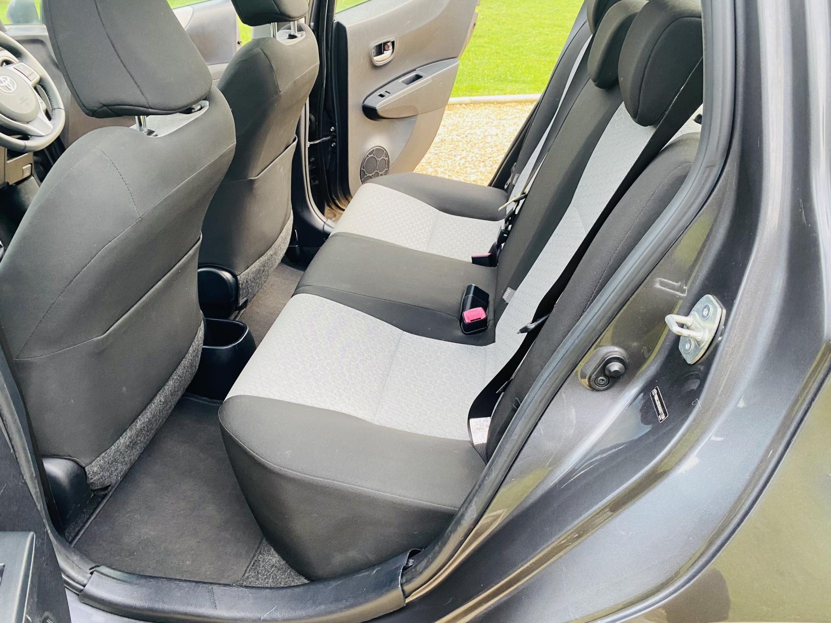 Toyota Yaris 1.33 Dual VVT-i T Spirit Hatchback 5dr Petrol Manual Euro 5 (101 ps)