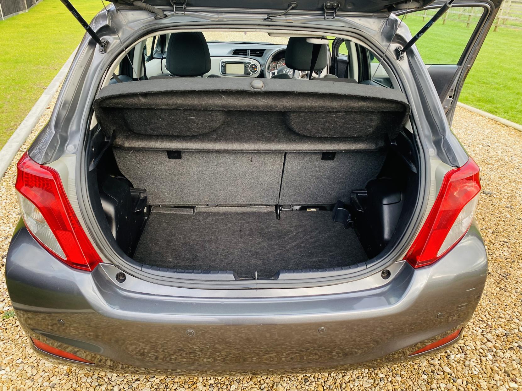 Toyota Yaris 1.33 Dual VVT-i T Spirit Hatchback 5dr Petrol Manual Euro 5 (101 ps)