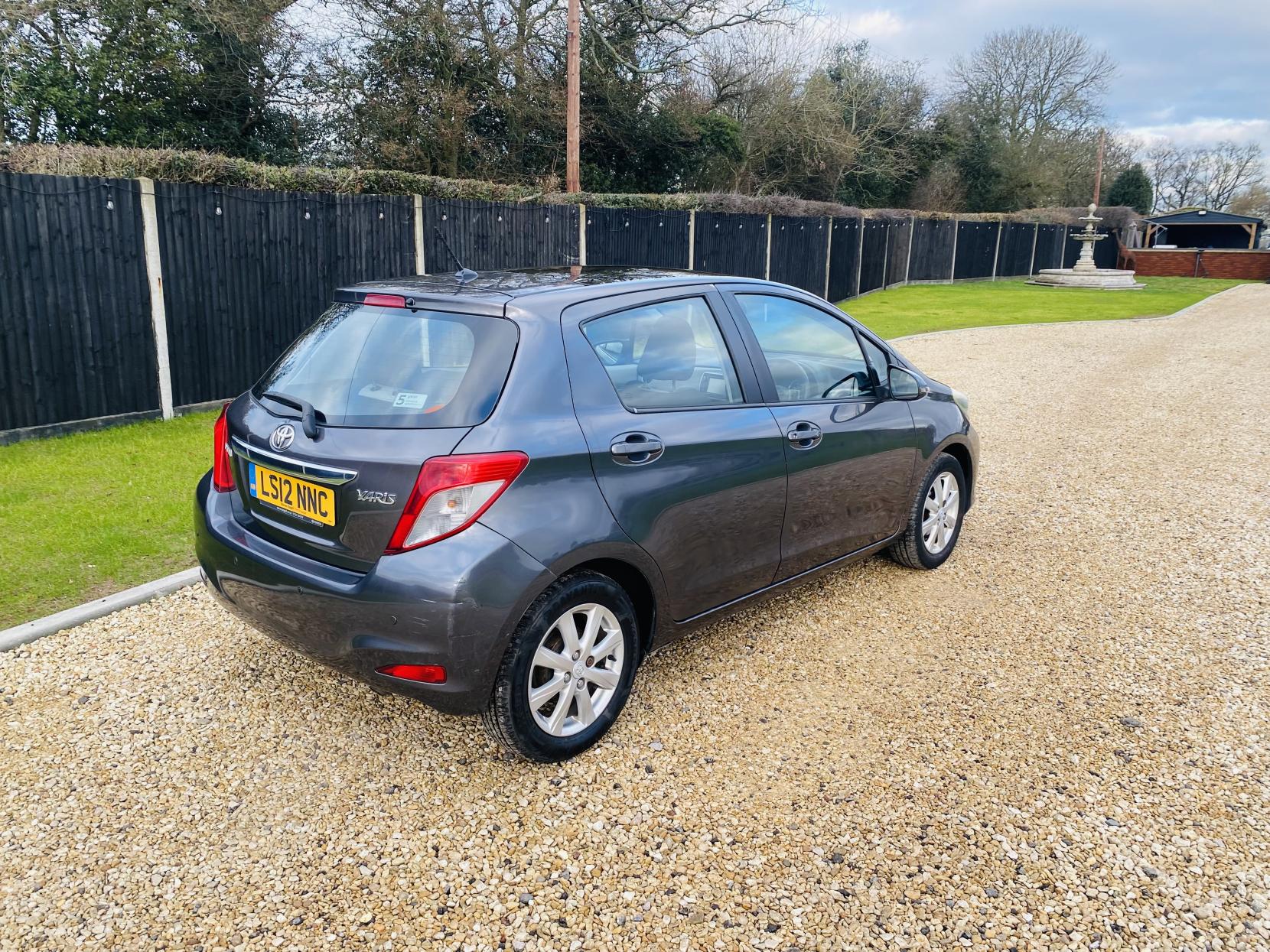 Toyota Yaris 1.33 Dual VVT-i T Spirit Hatchback 5dr Petrol Manual Euro 5 (101 ps)