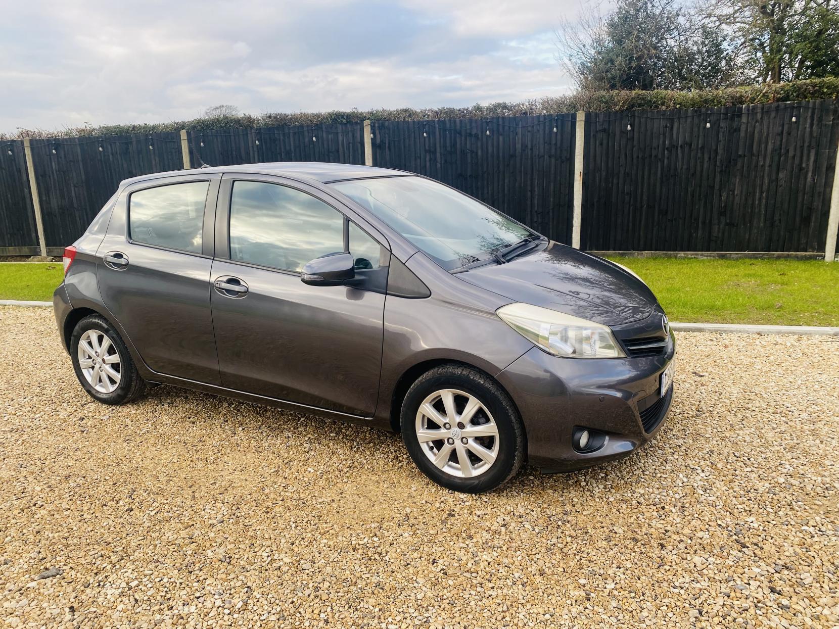 Toyota Yaris 1.33 Dual VVT-i T Spirit Hatchback 5dr Petrol Manual Euro 5 (101 ps)