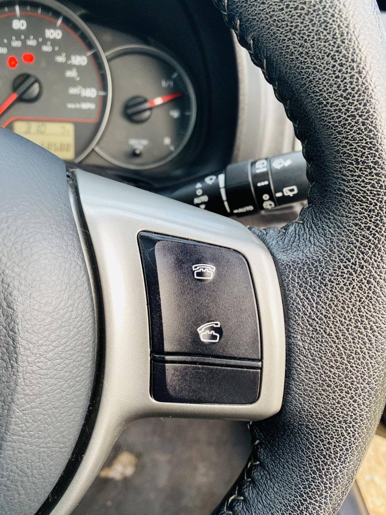 Toyota Yaris 1.33 Dual VVT-i T Spirit Hatchback 5dr Petrol Manual Euro 5 (101 ps)