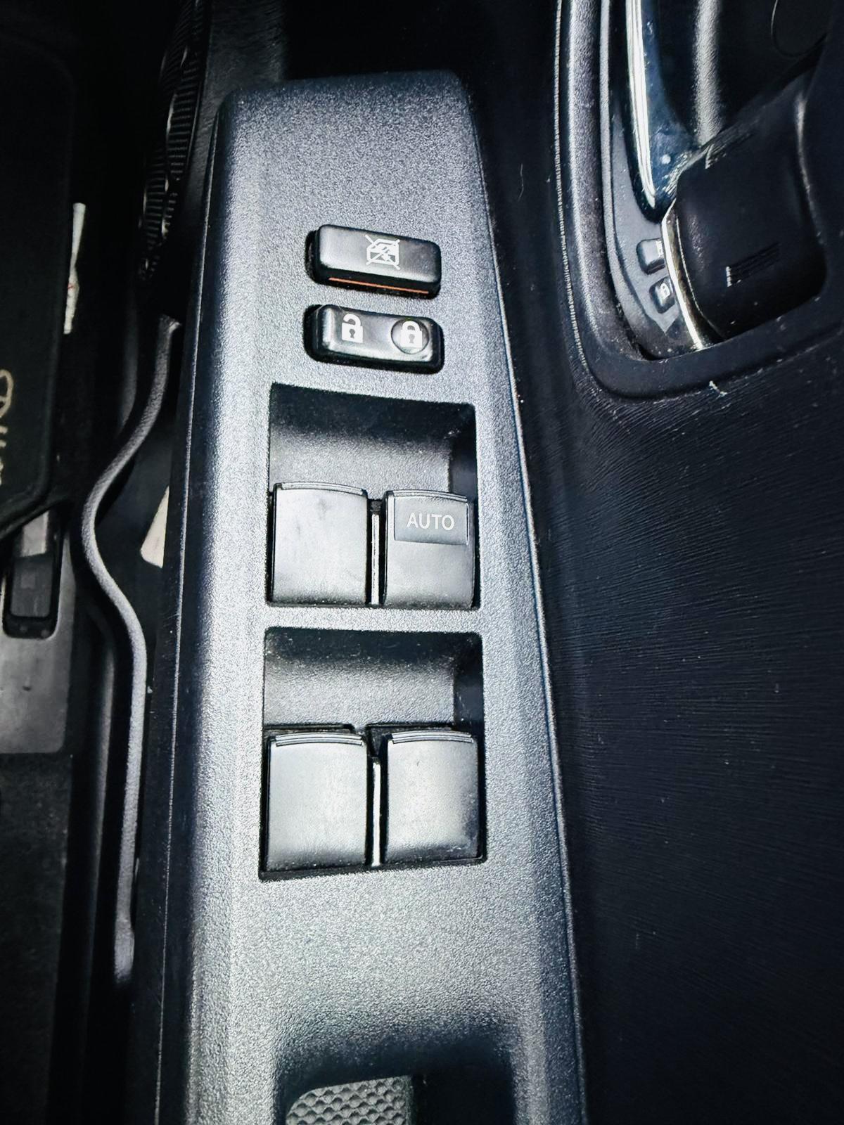 Toyota Yaris 1.33 Dual VVT-i T Spirit Hatchback 5dr Petrol Manual Euro 5 (101 ps)