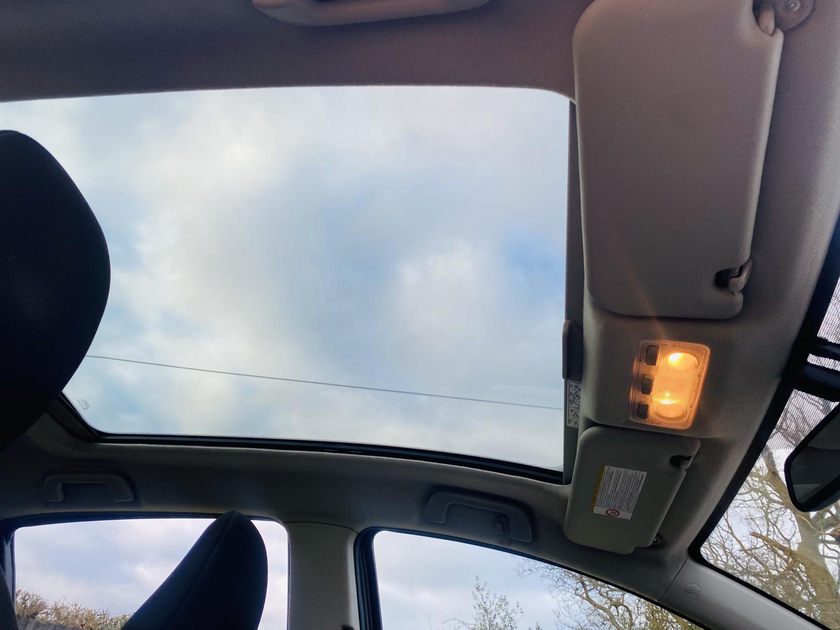 Toyota Yaris 1.33 Dual VVT-i T Spirit Hatchback 5dr Petrol Manual Euro 5 (101 ps)