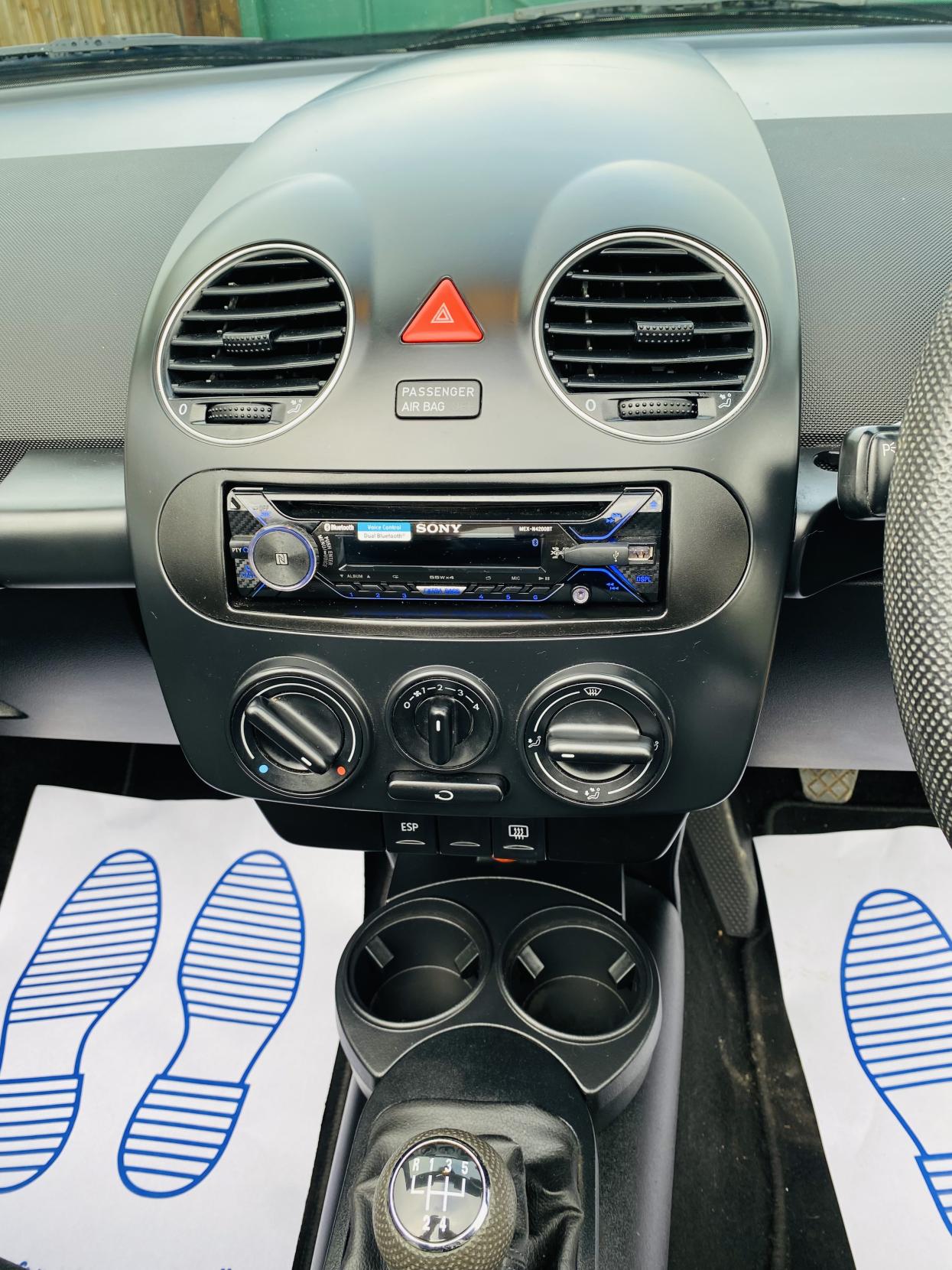 Volkswagen Beetle 1.6 Sola Cabriolet 2dr Petrol Manual Euro 4 (102 ps)