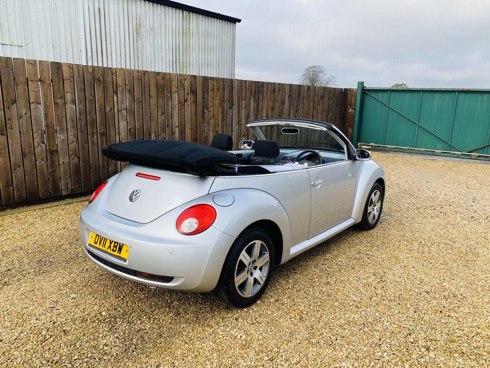 Volkswagen Beetle 1.6 Sola Cabriolet 2dr Petrol Manual Euro 4 (102 ps)
