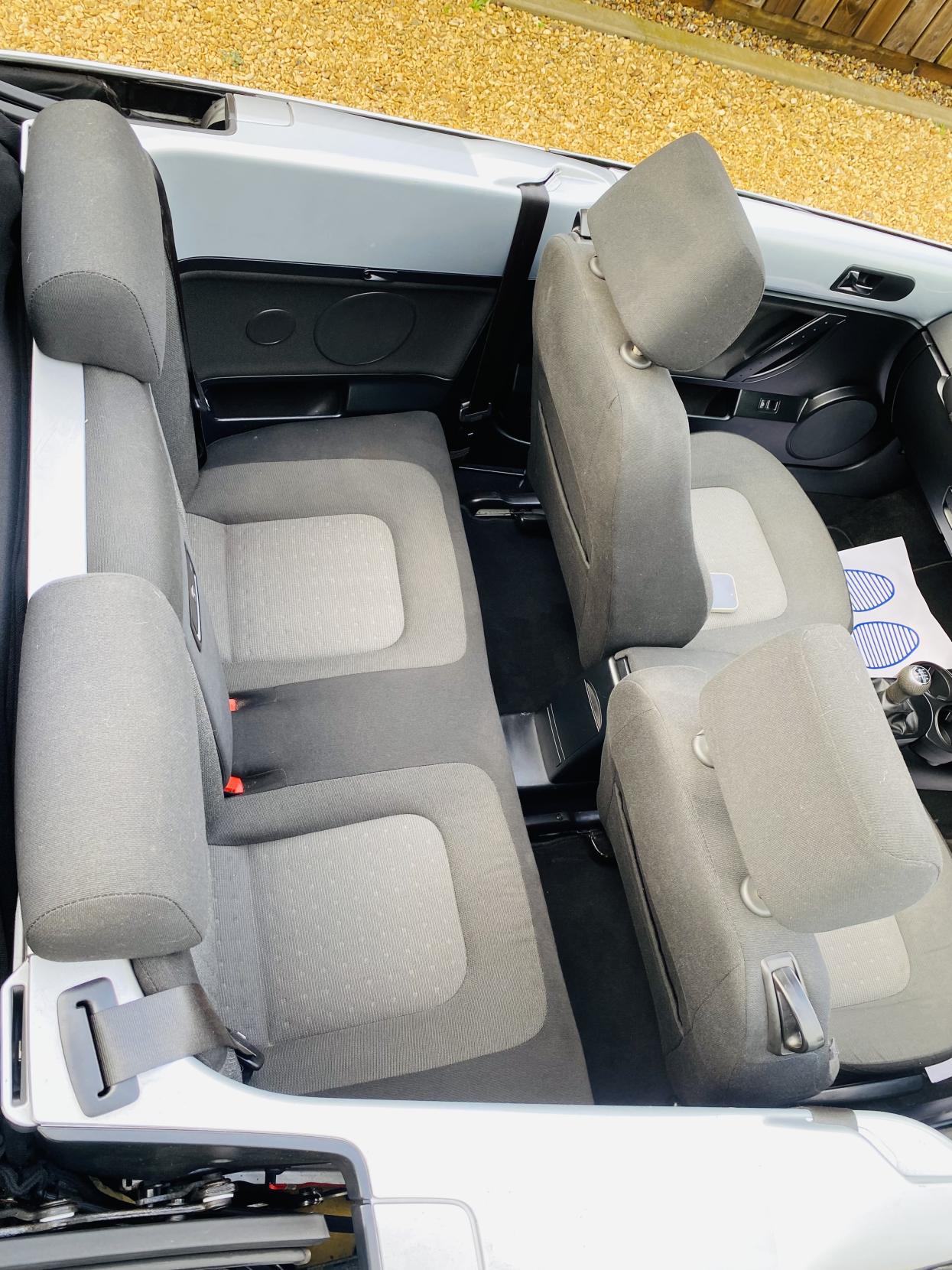 Volkswagen Beetle 1.6 Sola Cabriolet 2dr Petrol Manual Euro 4 (102 ps)