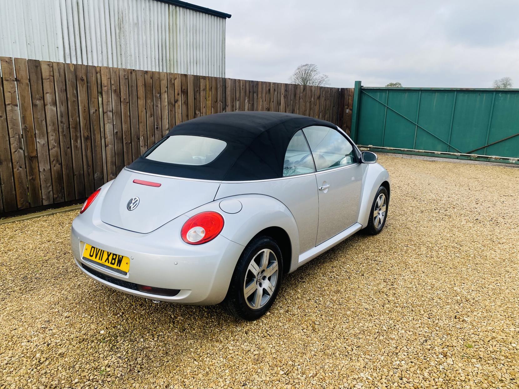 Volkswagen Beetle 1.6 Sola Cabriolet 2dr Petrol Manual Euro 4 (102 ps)
