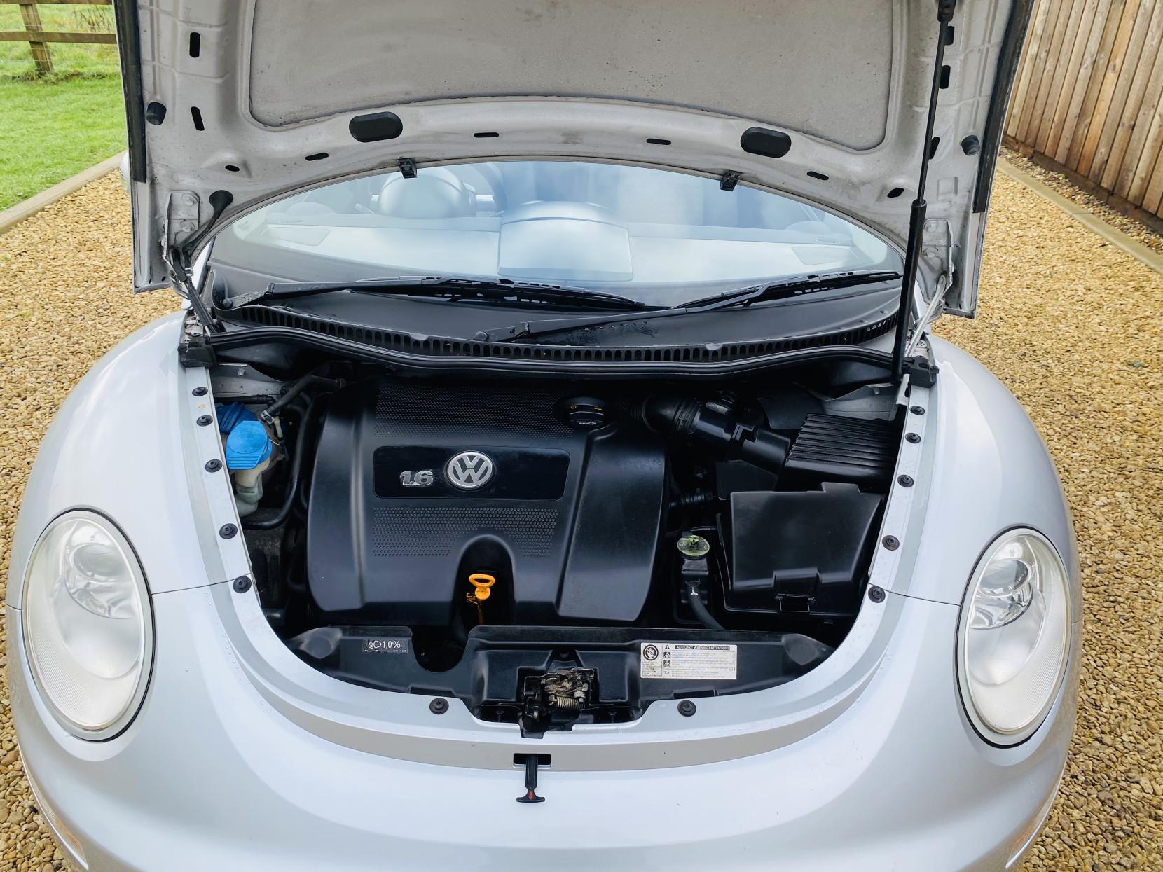 Volkswagen Beetle 1.6 Sola Cabriolet 2dr Petrol Manual Euro 4 (102 ps)