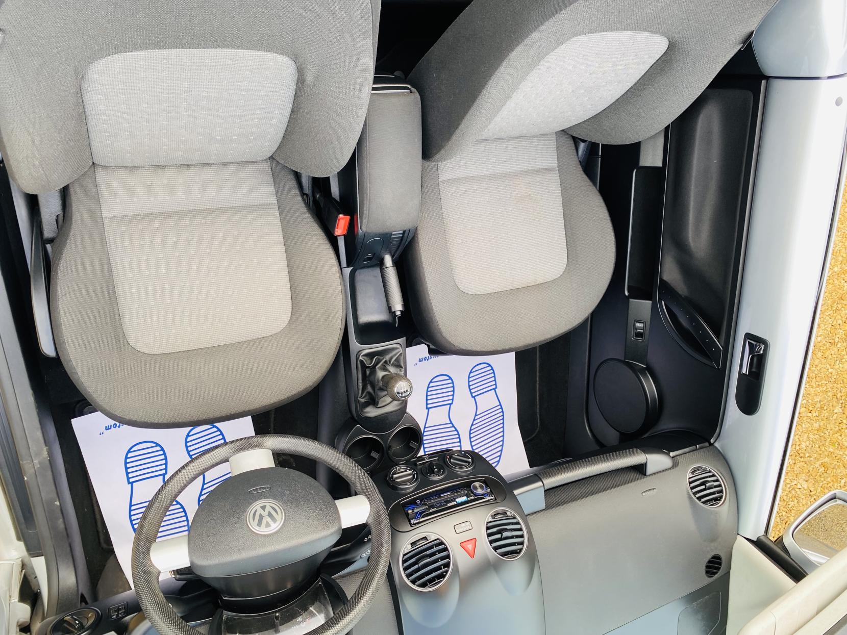 Volkswagen Beetle 1.6 Sola Cabriolet 2dr Petrol Manual Euro 4 (102 ps)