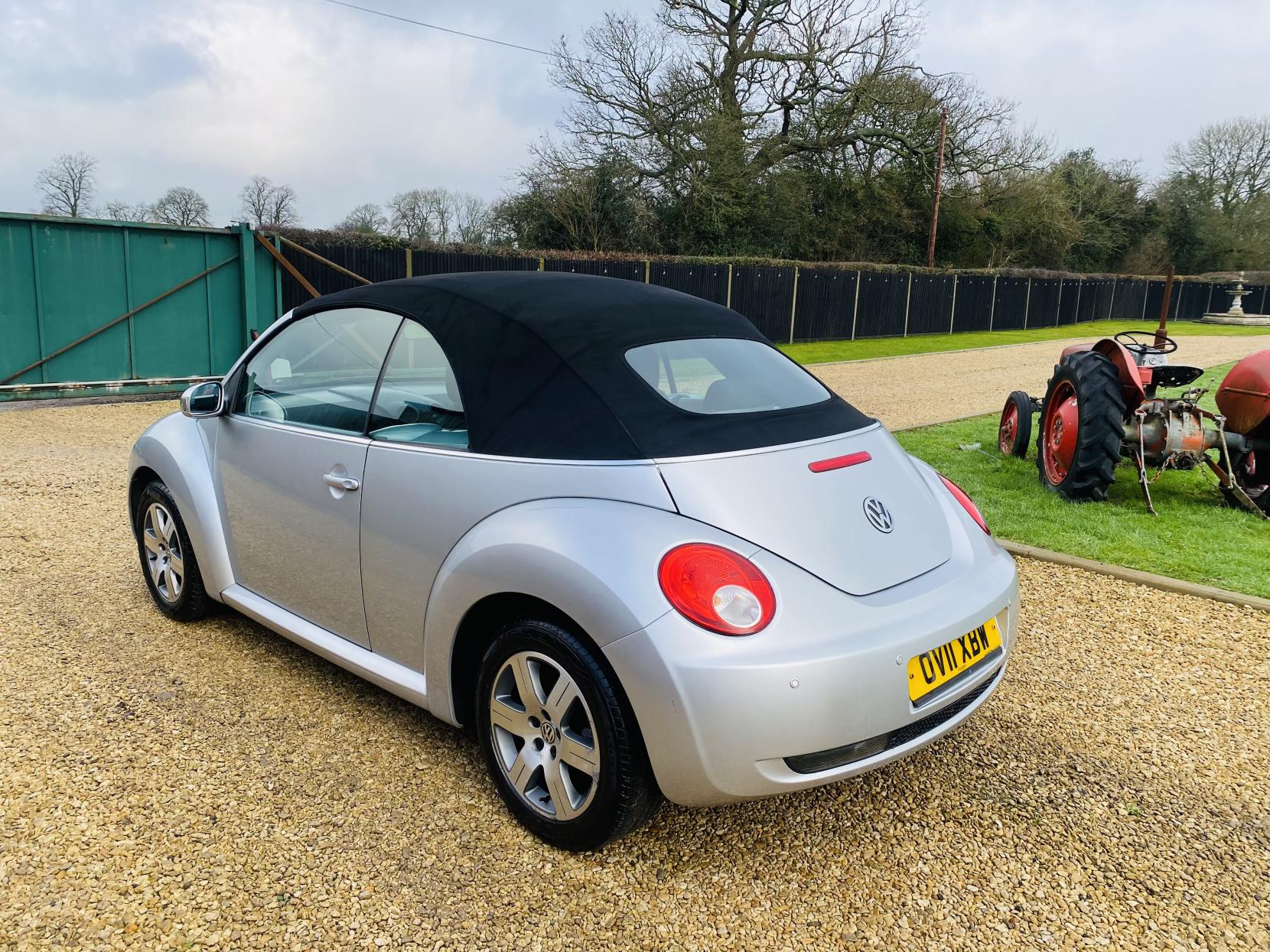 Volkswagen Beetle 1.6 Sola Cabriolet 2dr Petrol Manual Euro 4 (102 ps)