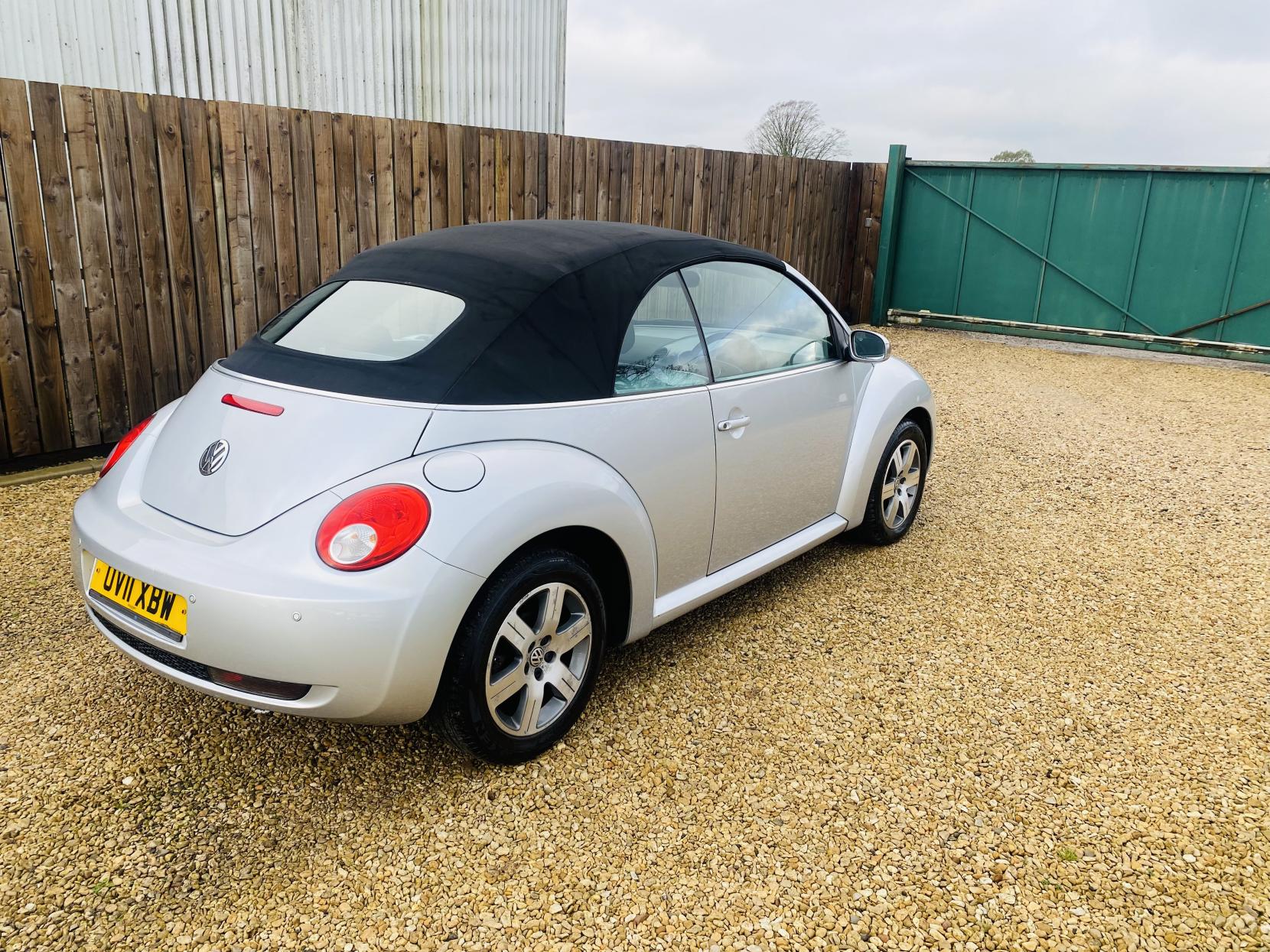 Volkswagen Beetle 1.6 Sola Cabriolet 2dr Petrol Manual Euro 4 (102 ps)