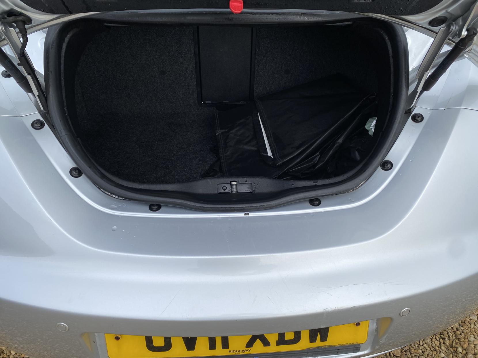 Volkswagen Beetle 1.6 Sola Cabriolet 2dr Petrol Manual Euro 4 (102 ps)