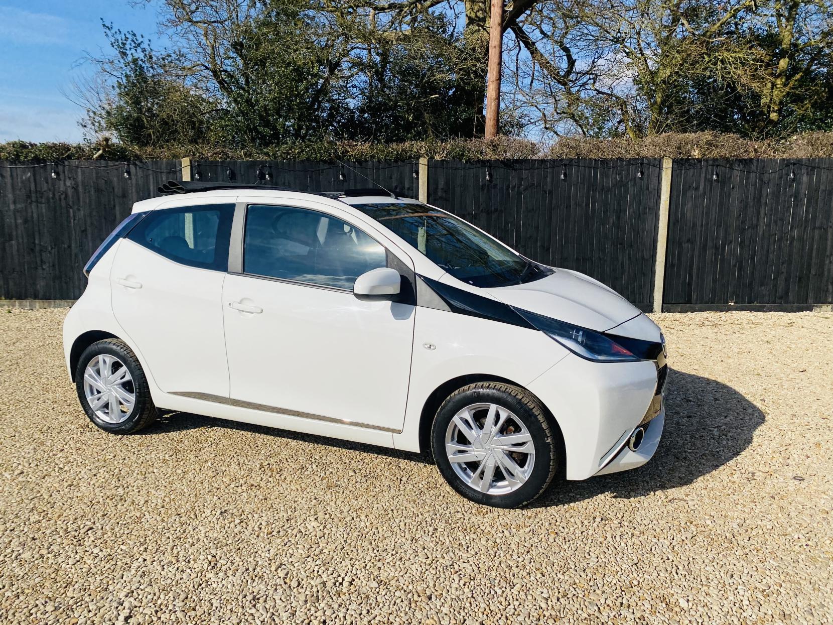 Toyota AYGO 1.0 VVT-i x-pression x-wave 5dr Petrol Manual Euro 5 Euro 5 (68 ps)