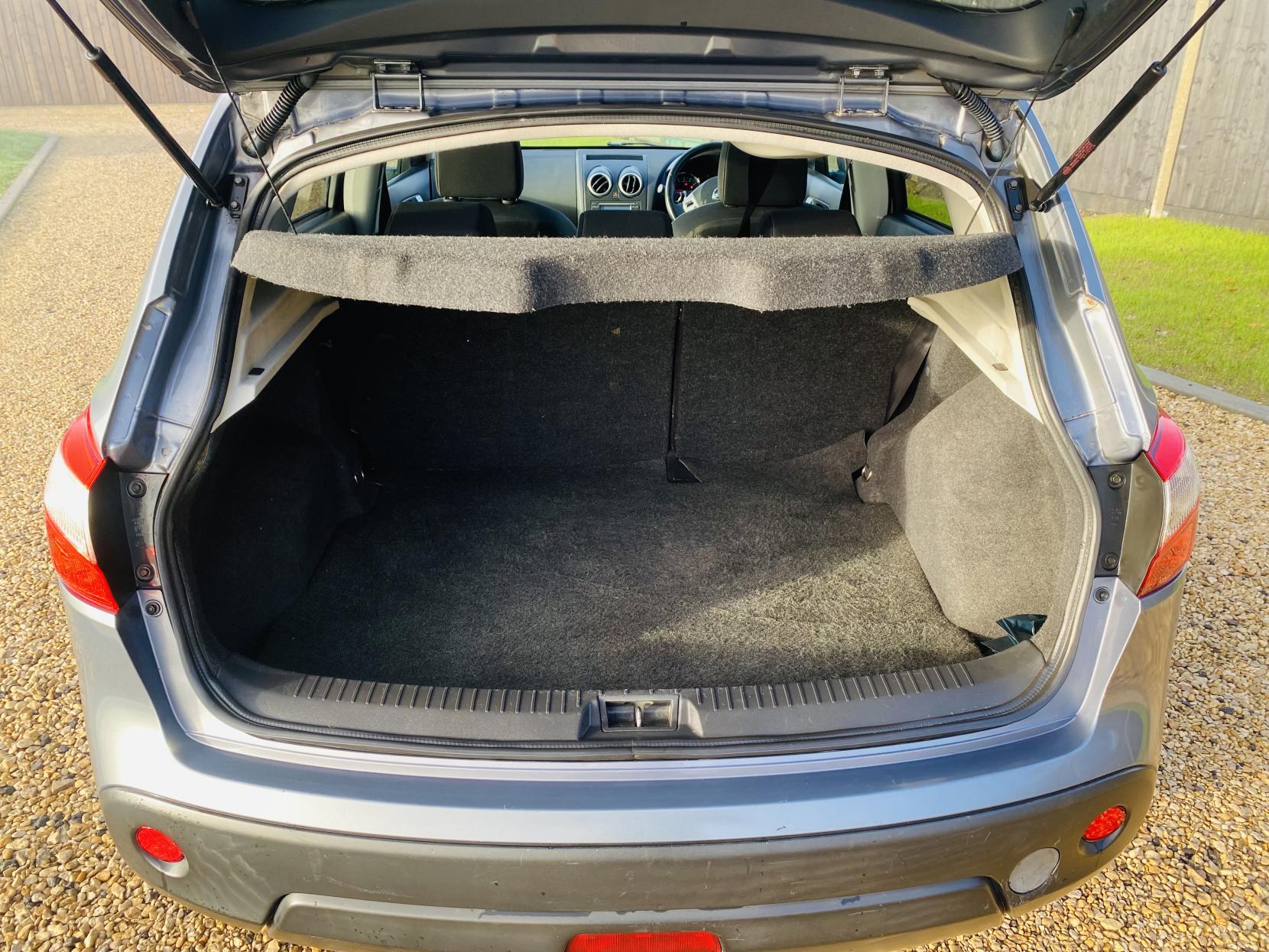 Nissan Qashqai 2.0 n-tec Hatchback 5dr Petrol Manual 2WD (192 g/km, 139 bhp)