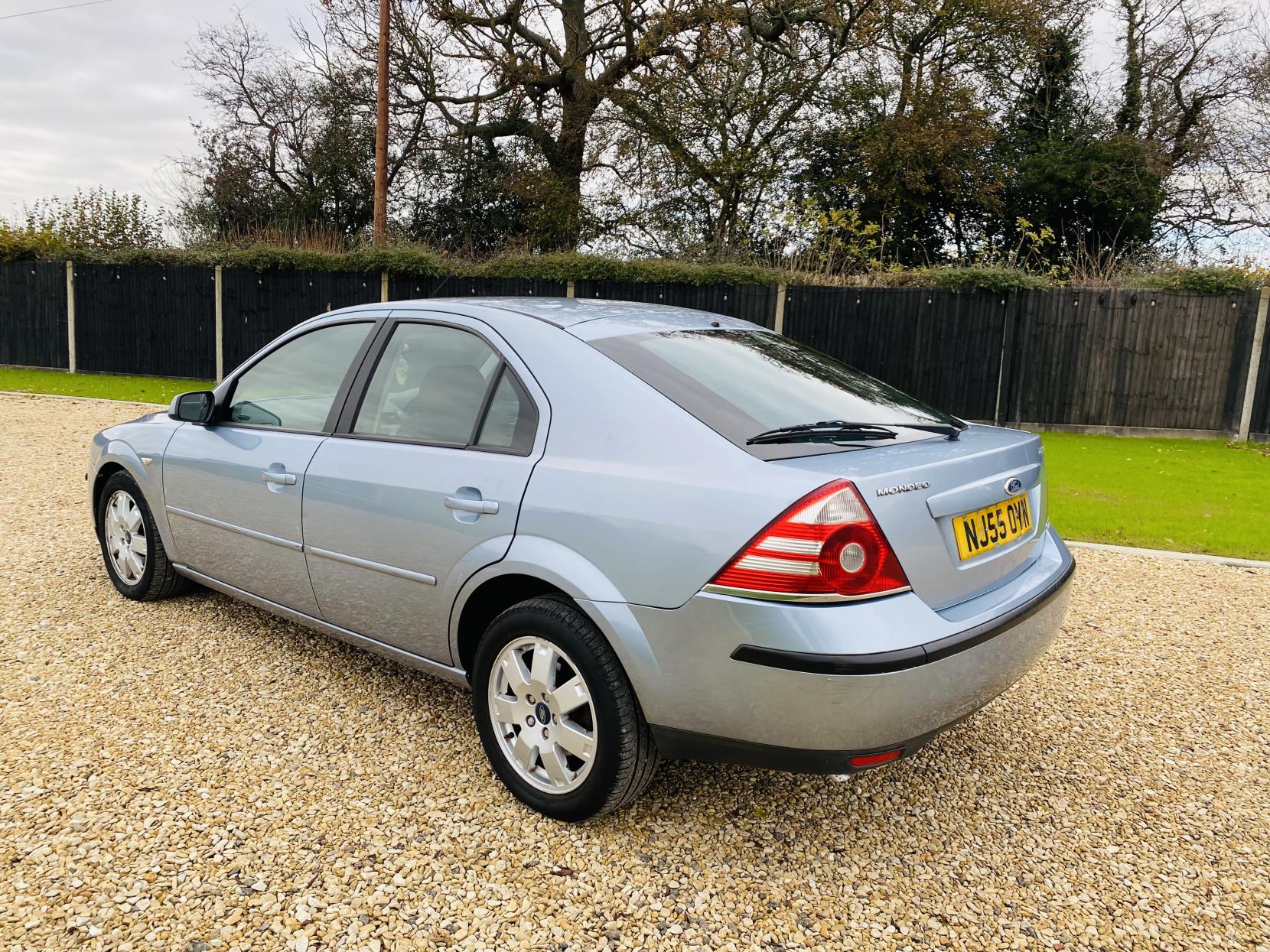 Ford Mondeo 2.0 Zetec Hatchback 5dr Petrol Automatic (218 g/km, 143 bhp)