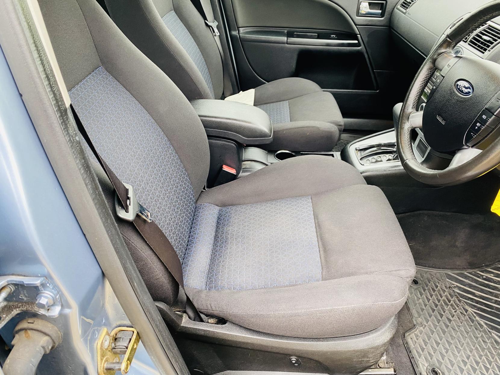 Ford Mondeo 2.0 Zetec Hatchback 5dr Petrol Automatic (218 g/km, 143 bhp)