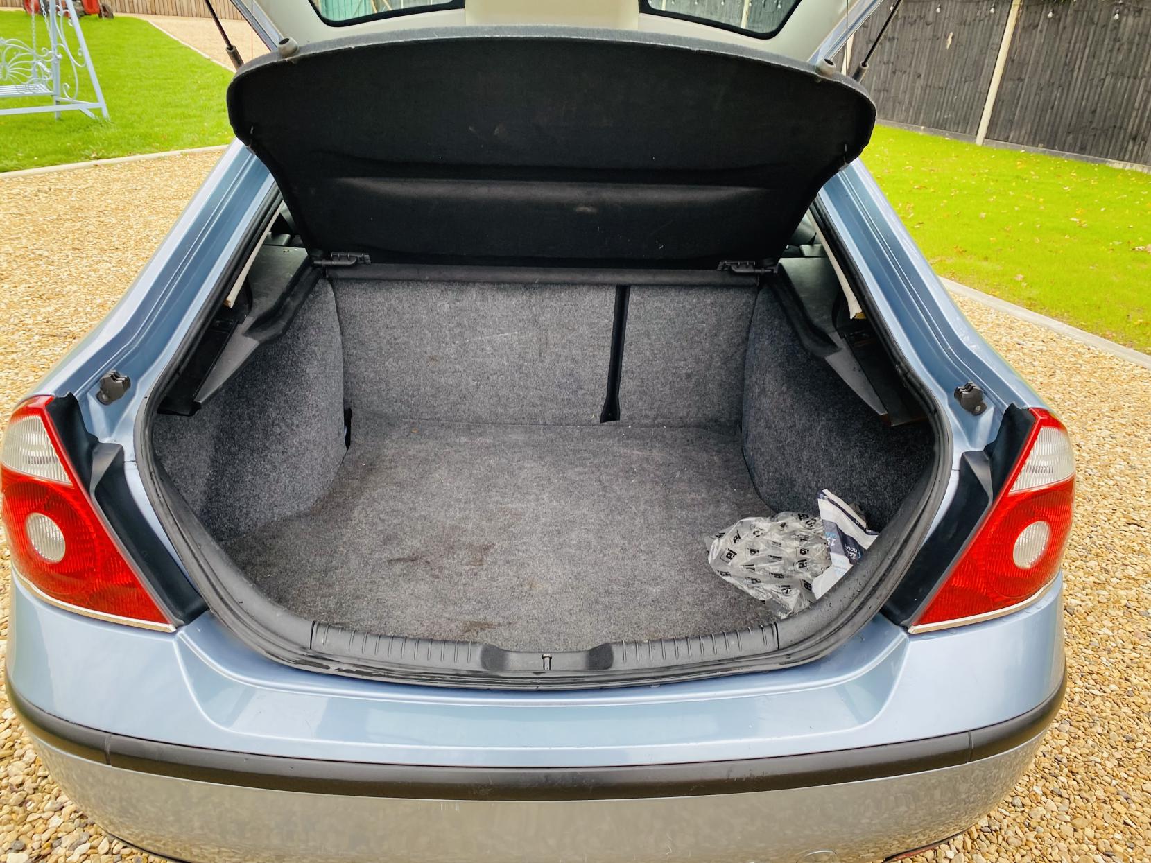 Ford Mondeo 2.0 Zetec Hatchback 5dr Petrol Automatic (218 g/km, 143 bhp)