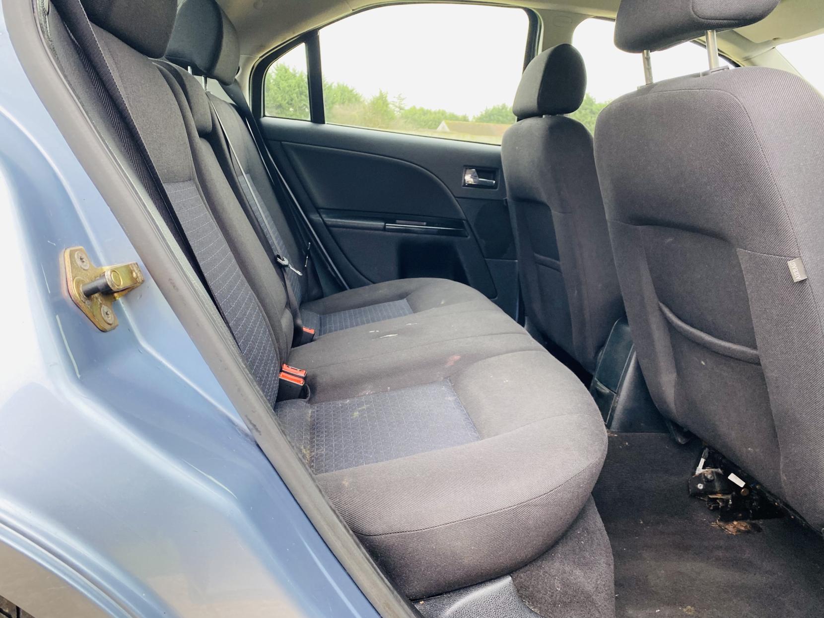 Ford Mondeo 2.0 Zetec Hatchback 5dr Petrol Automatic (218 g/km, 143 bhp)