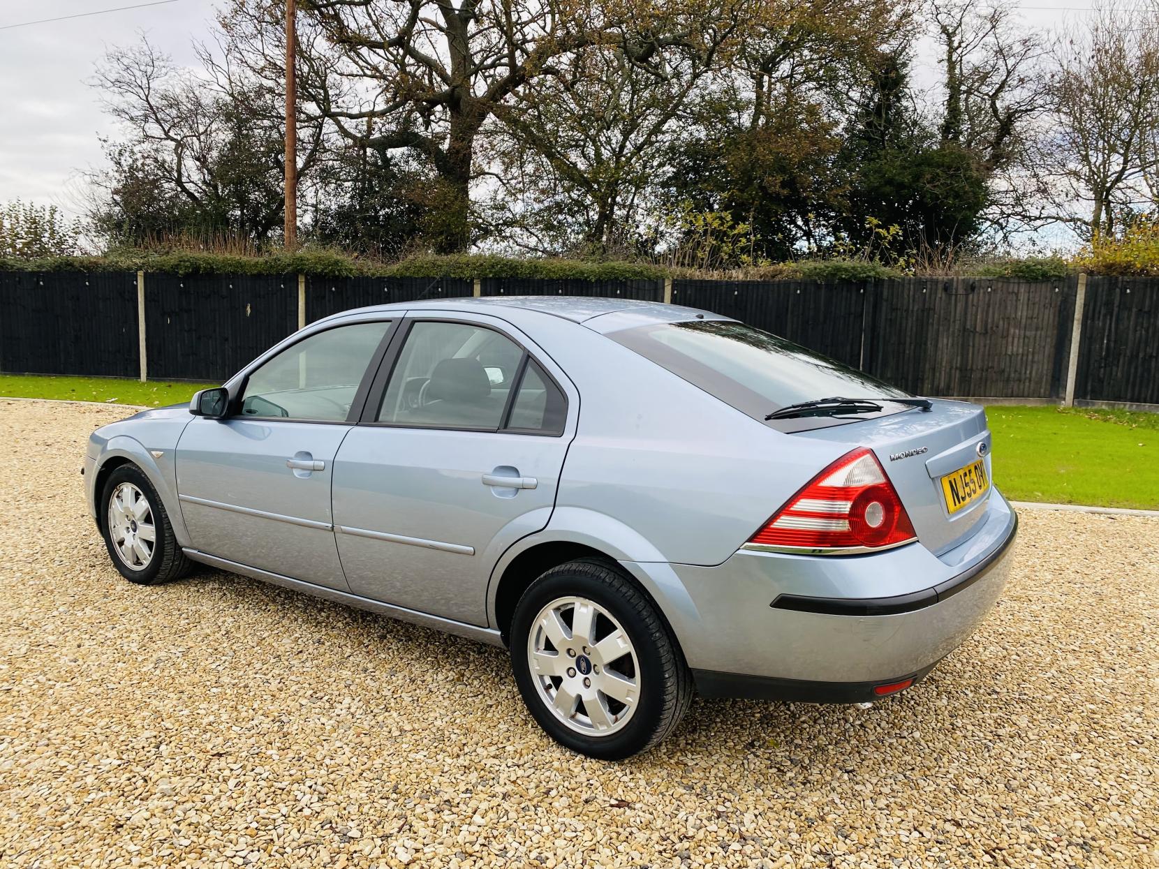 Ford Mondeo 2.0 Zetec Hatchback 5dr Petrol Automatic (218 g/km, 143 bhp)