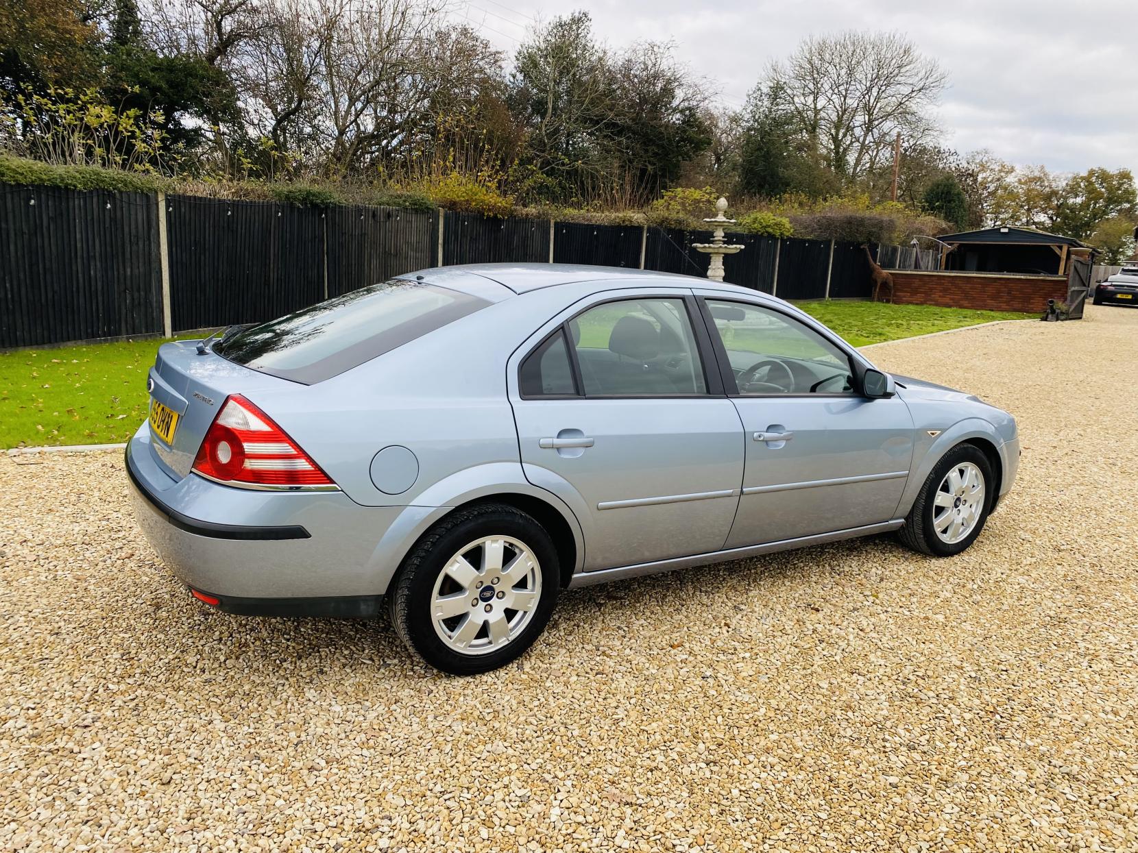 Ford Mondeo 2.0 Zetec Hatchback 5dr Petrol Automatic (218 g/km, 143 bhp)