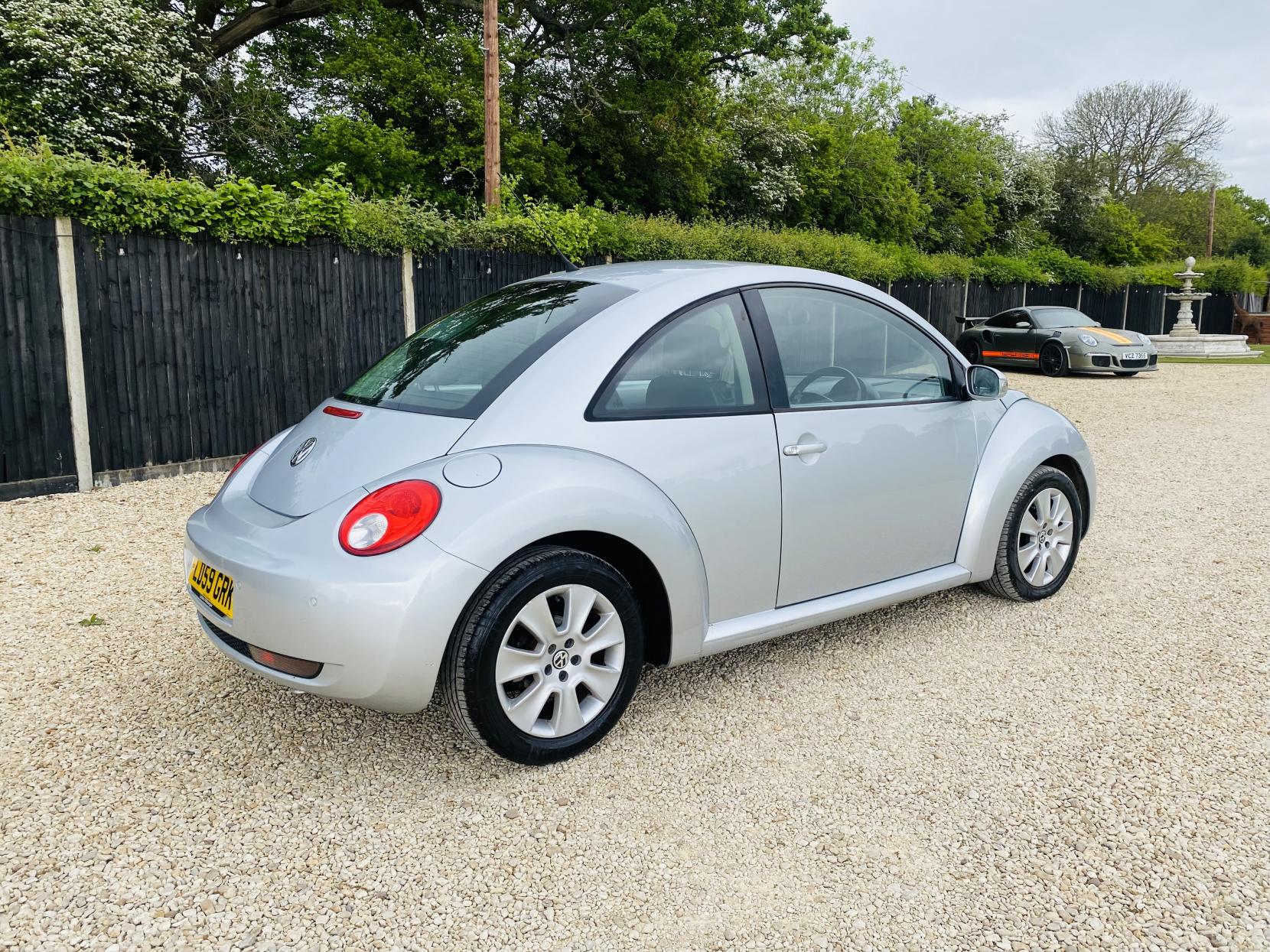Volkswagen Beetle 2.0 Hatchback 3dr Petrol Tiptronic Euro 4 (115 ps)