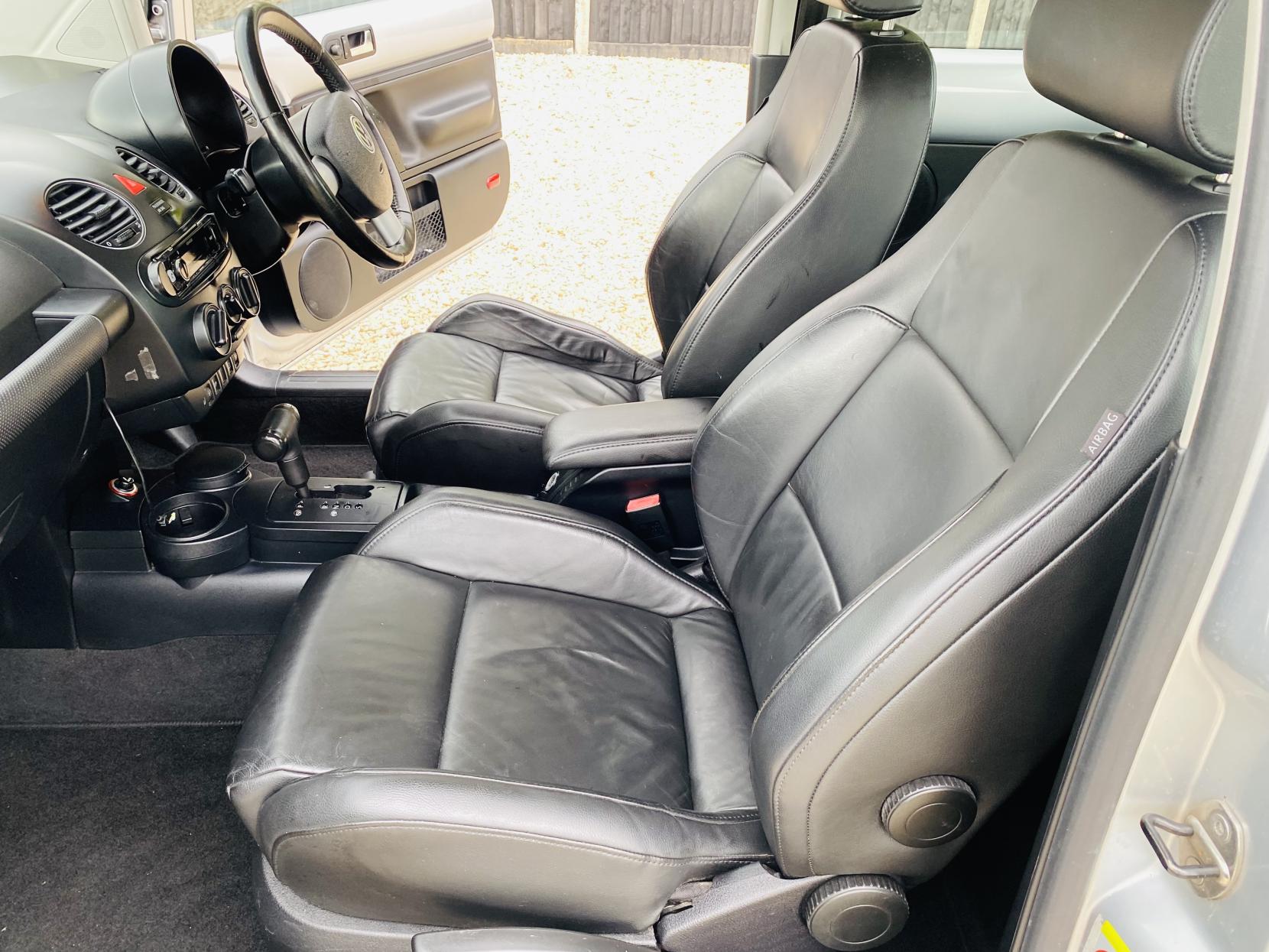 Volkswagen Beetle 2.0 Hatchback 3dr Petrol Tiptronic Euro 4 (115 ps)