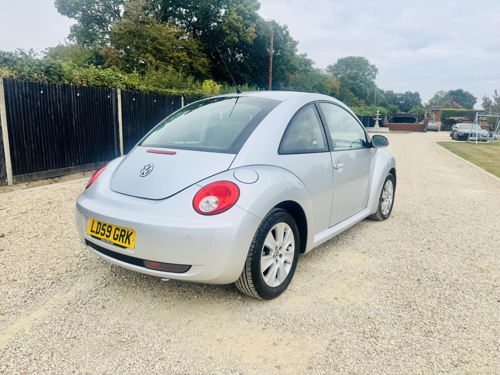 Volkswagen Beetle 2.0 Hatchback 3dr Petrol Tiptronic Euro 4 (115 ps)